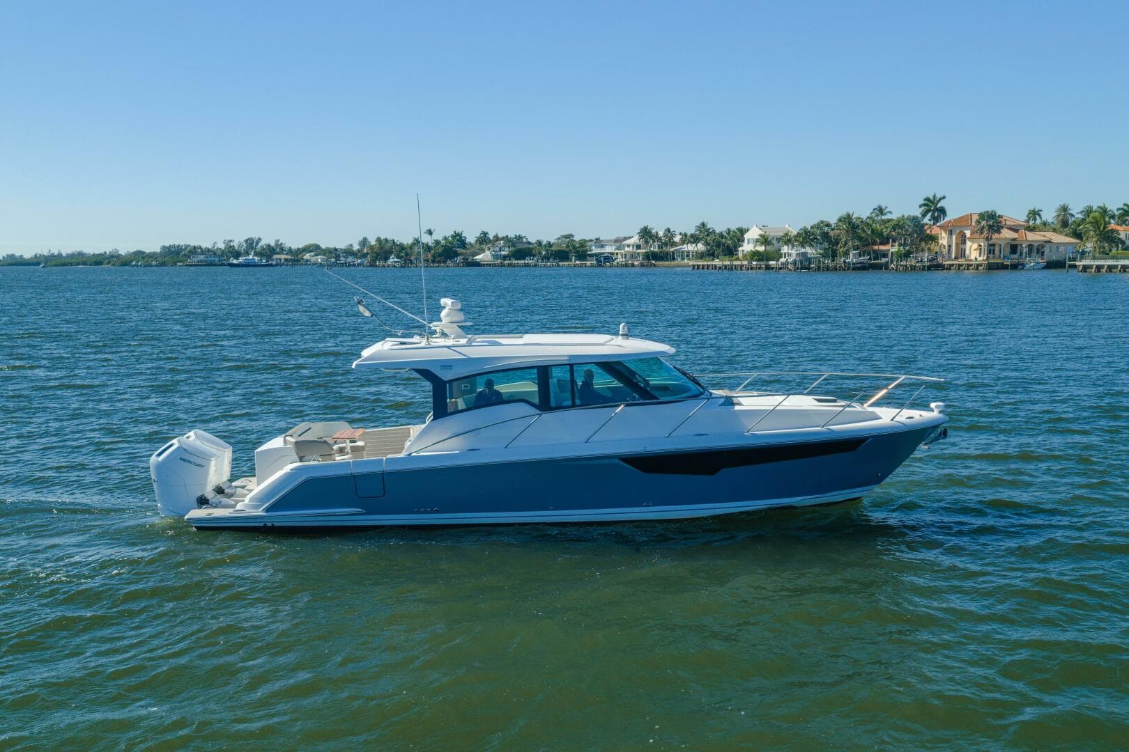 2025 Tiara Yachts 43 LE — photo 3