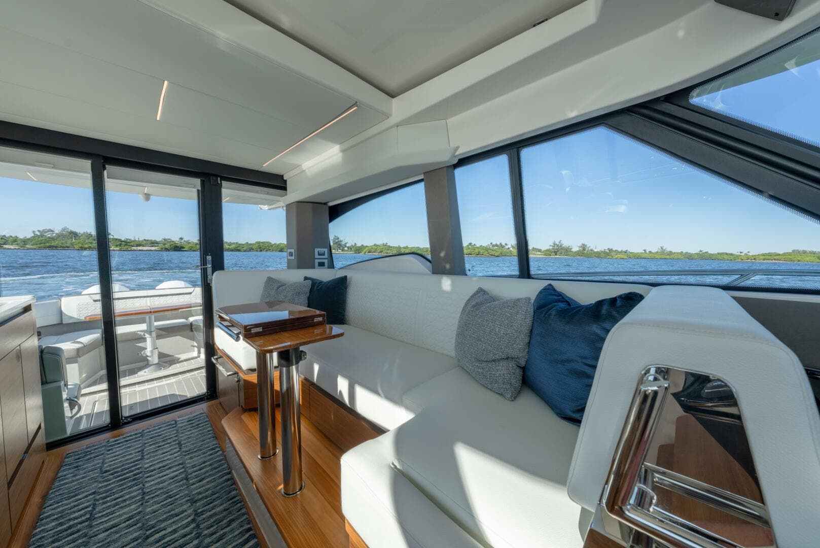 2025 Tiara Yachts 43 LE — photo 29