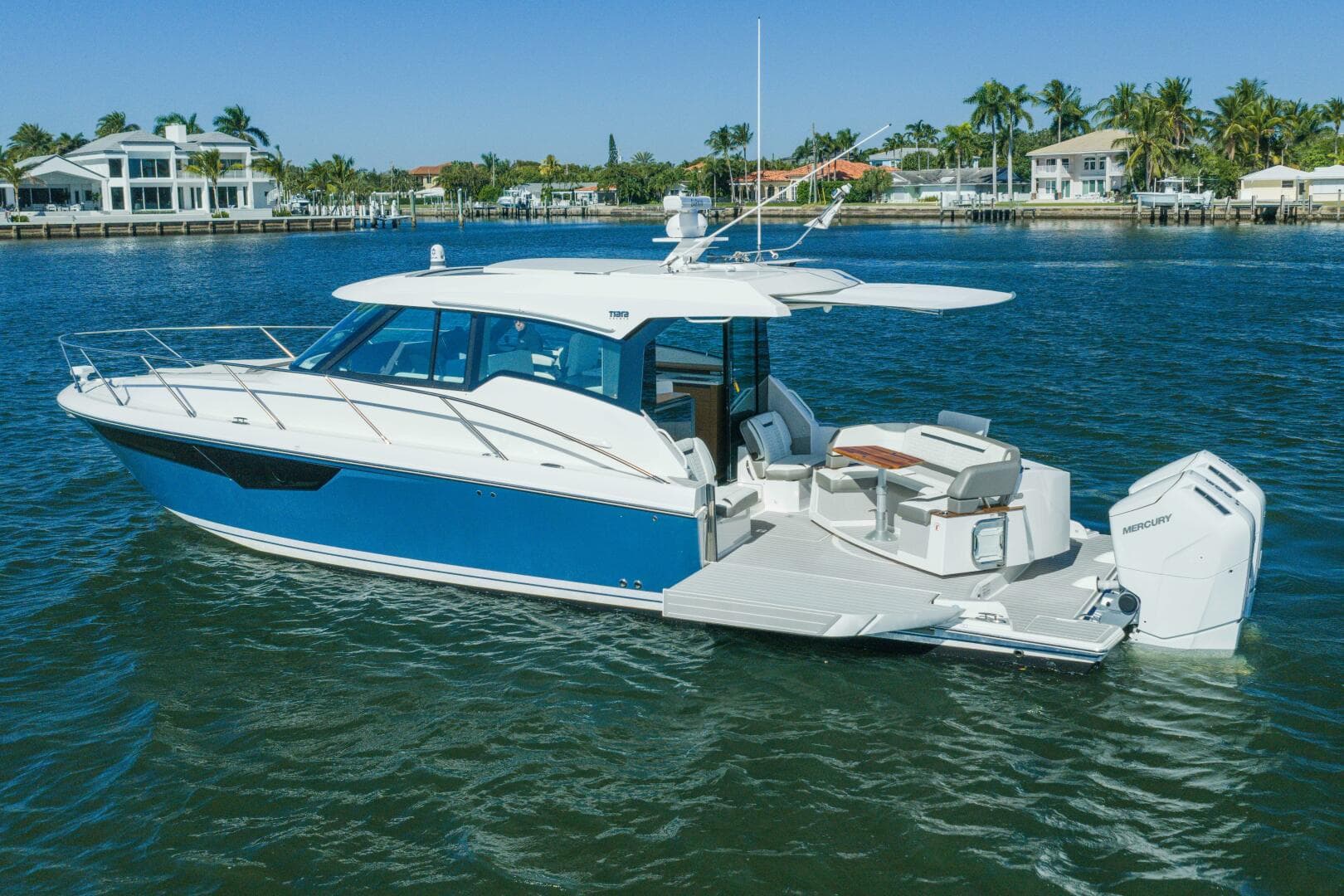 2025 Tiara Yachts 43 LE — photo 49