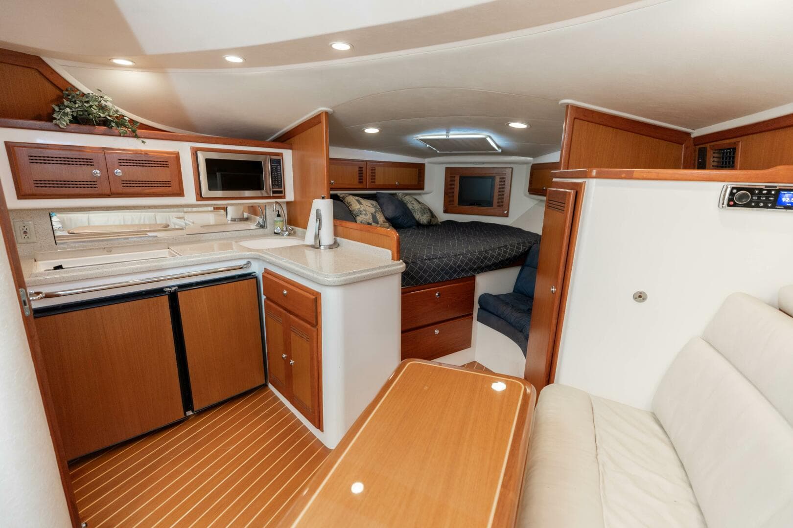 2005 Cabo 35 Express — photo 9