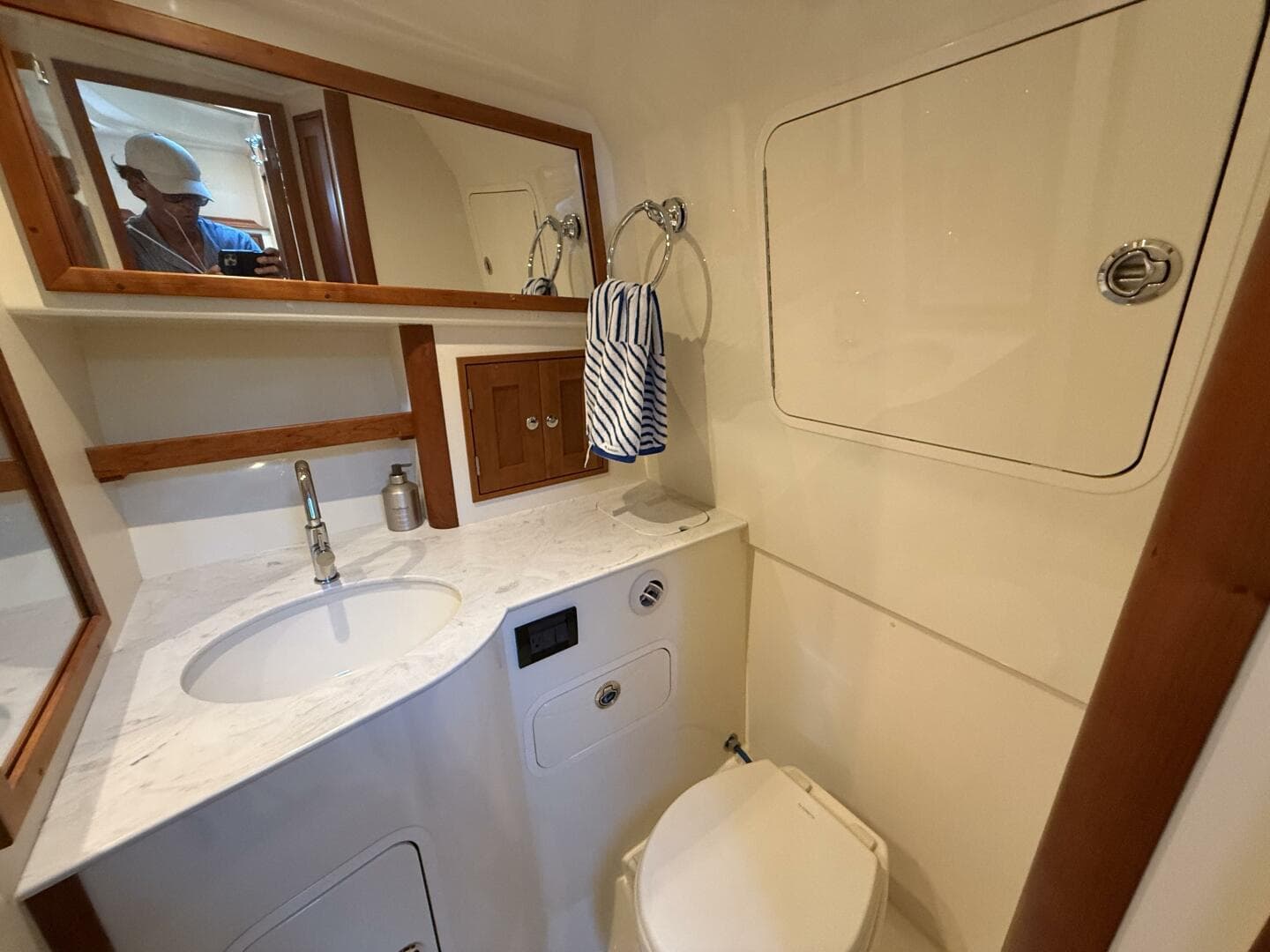 2021 Hinckley 40X — photo 22