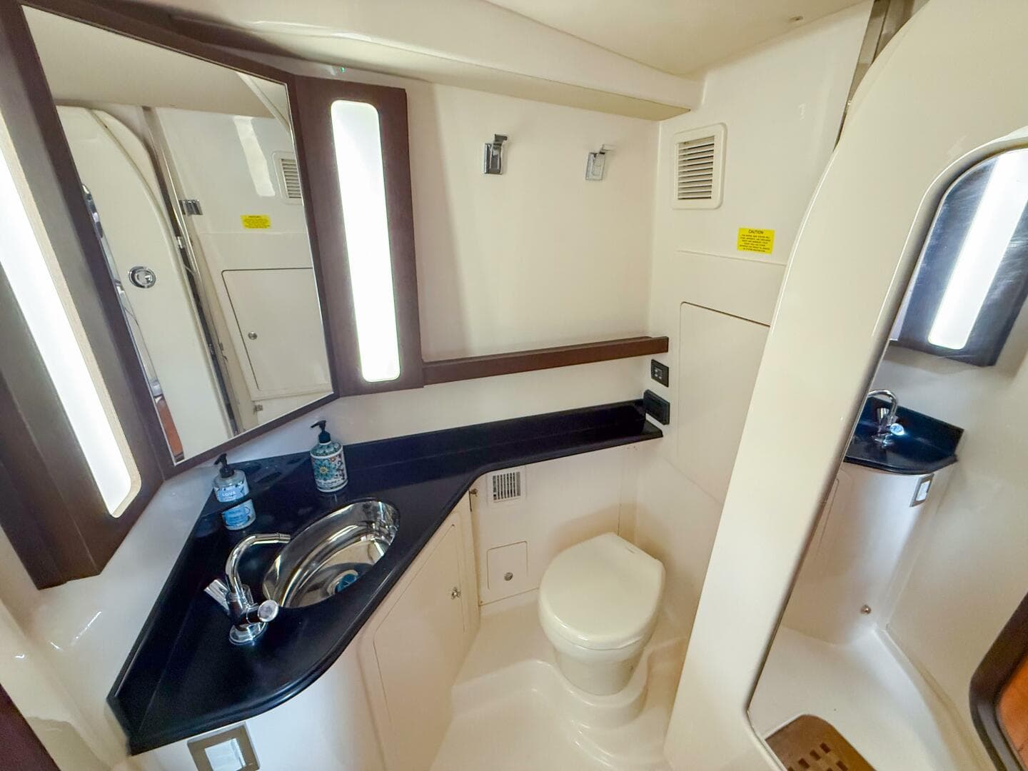 2022 Grady-White Canyon 456 — photo 25