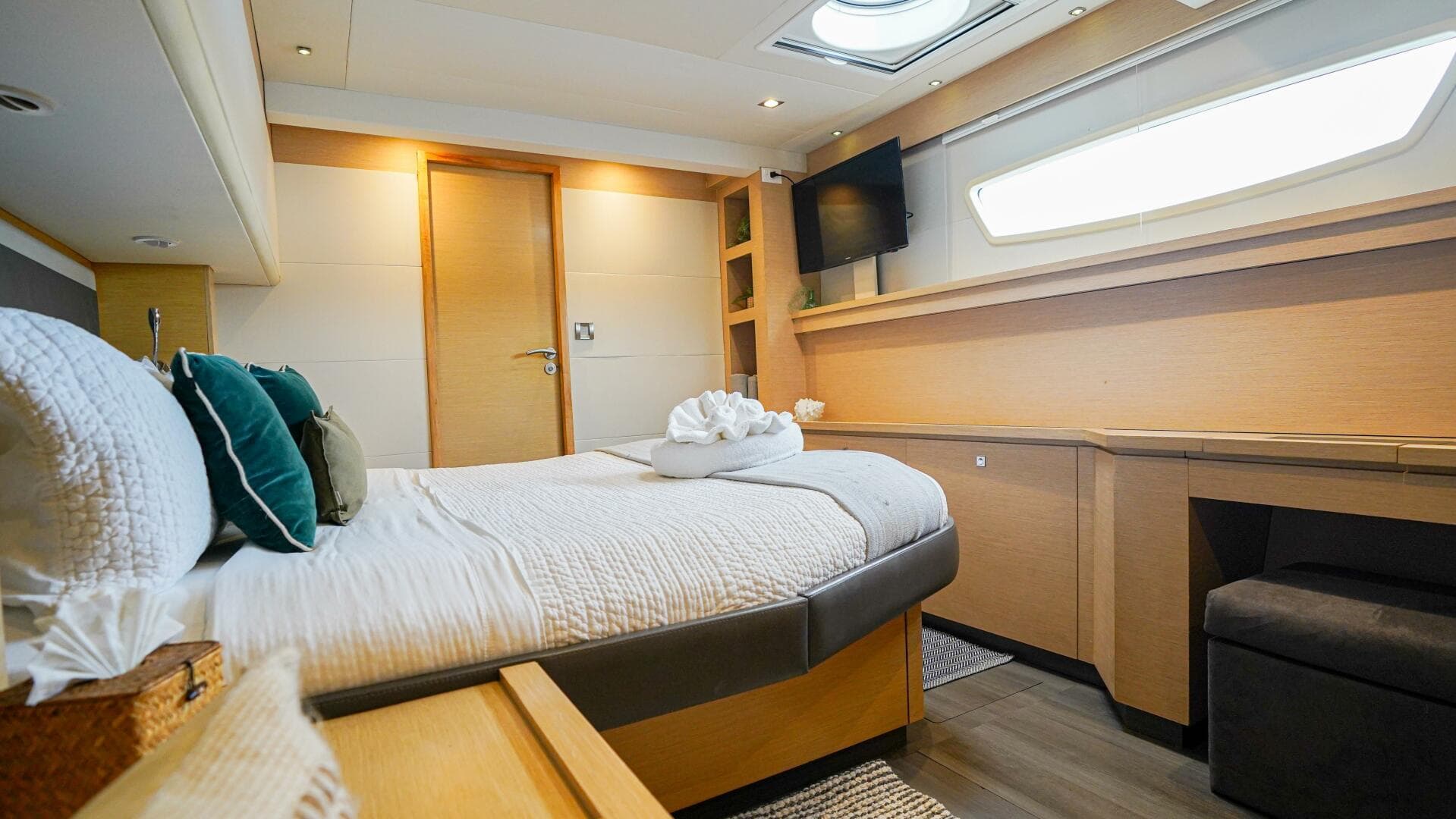 2017 Fountaine Pajot Victoria 67 — photo 42