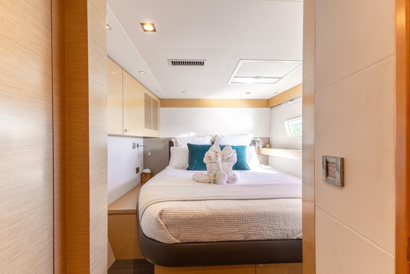 2017 Fountaine Pajot Victoria 67 — photo 48