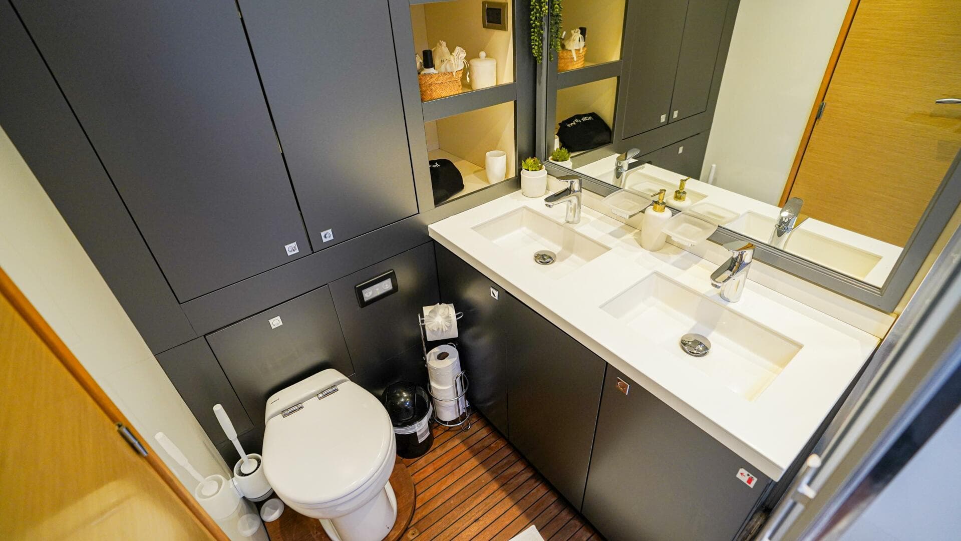 2017 Fountaine Pajot Victoria 67 — photo 45