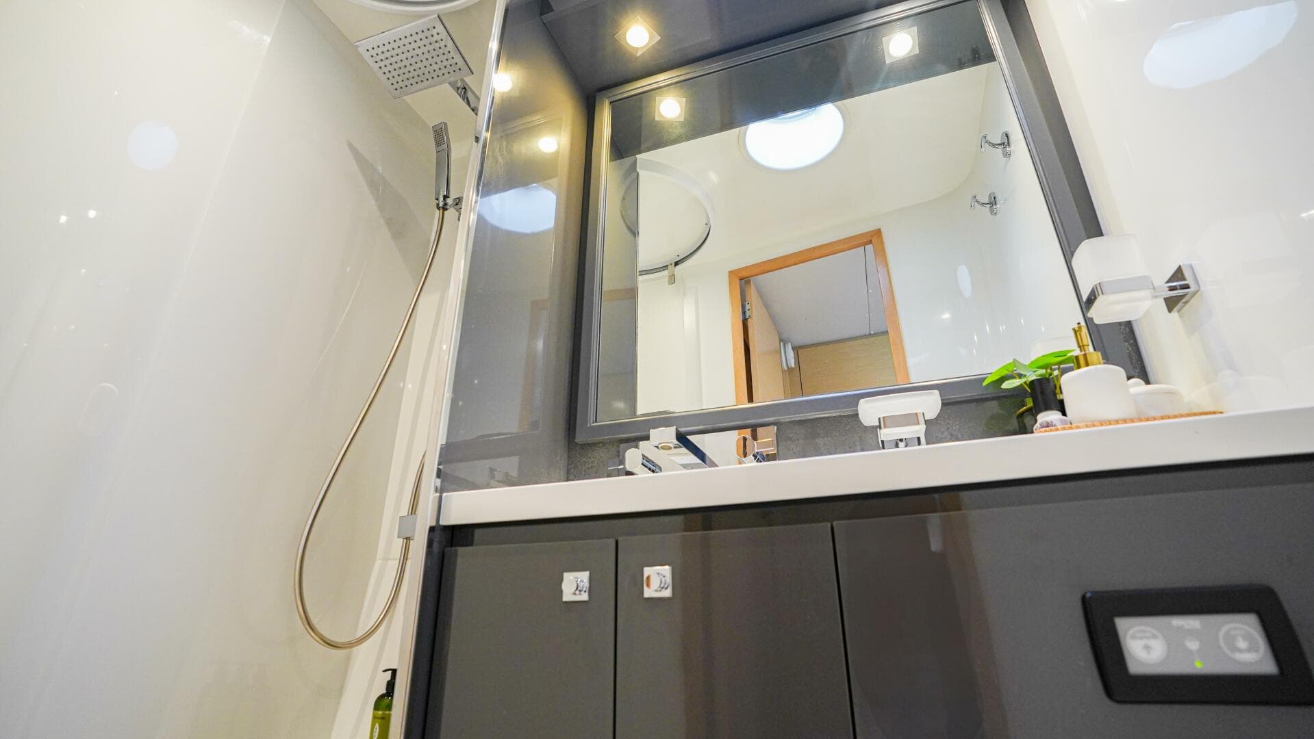 2017 Fountaine Pajot Victoria 67 — photo 65