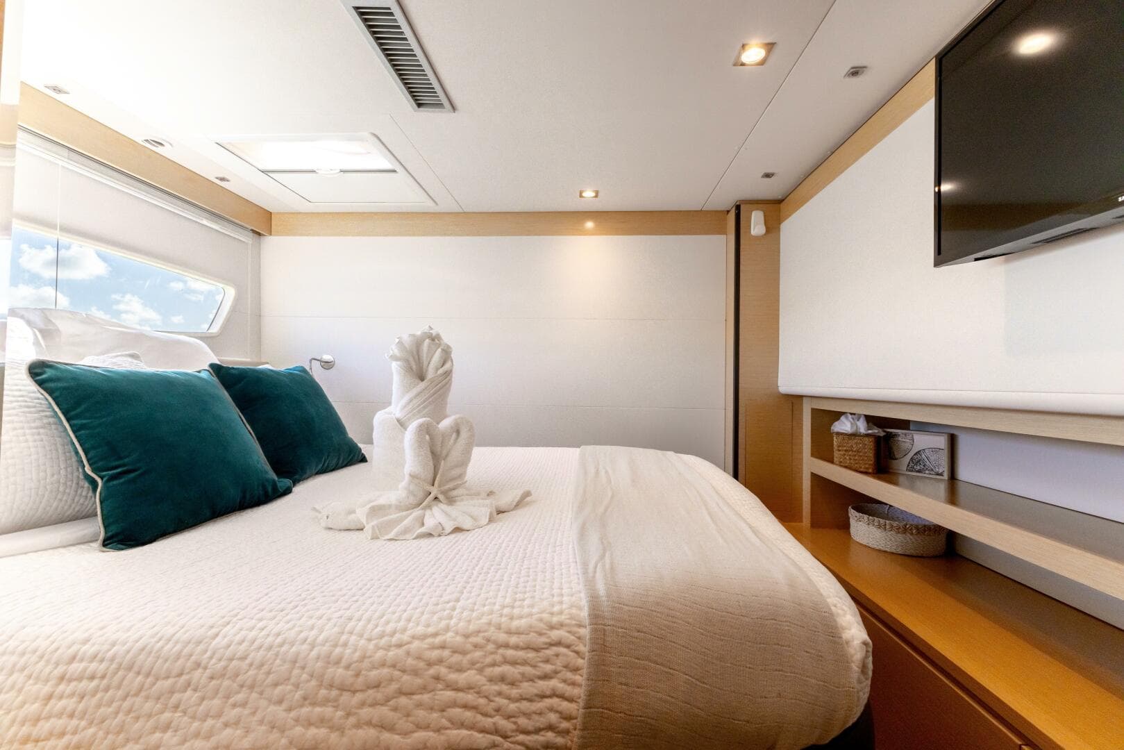 2017 Fountaine Pajot Victoria 67 — photo 49