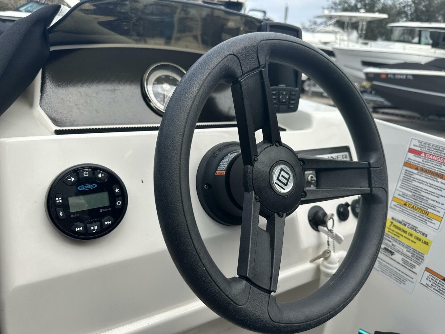 2023 Bayliner M17 — photo 10