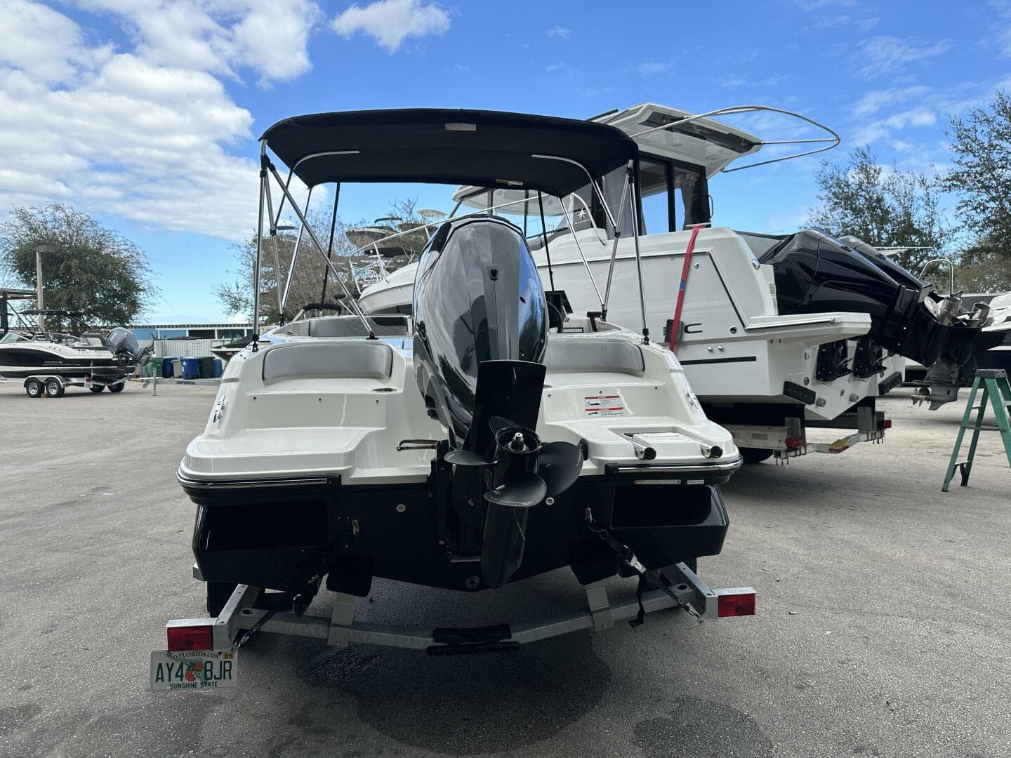2023 Bayliner M17 — photo 3