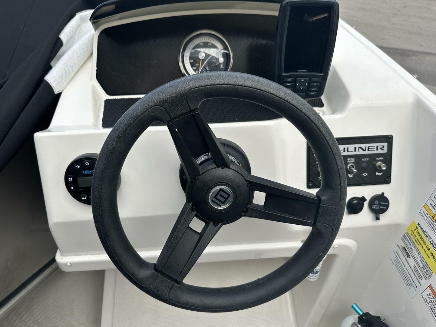 2023 Bayliner M17 — photo 15