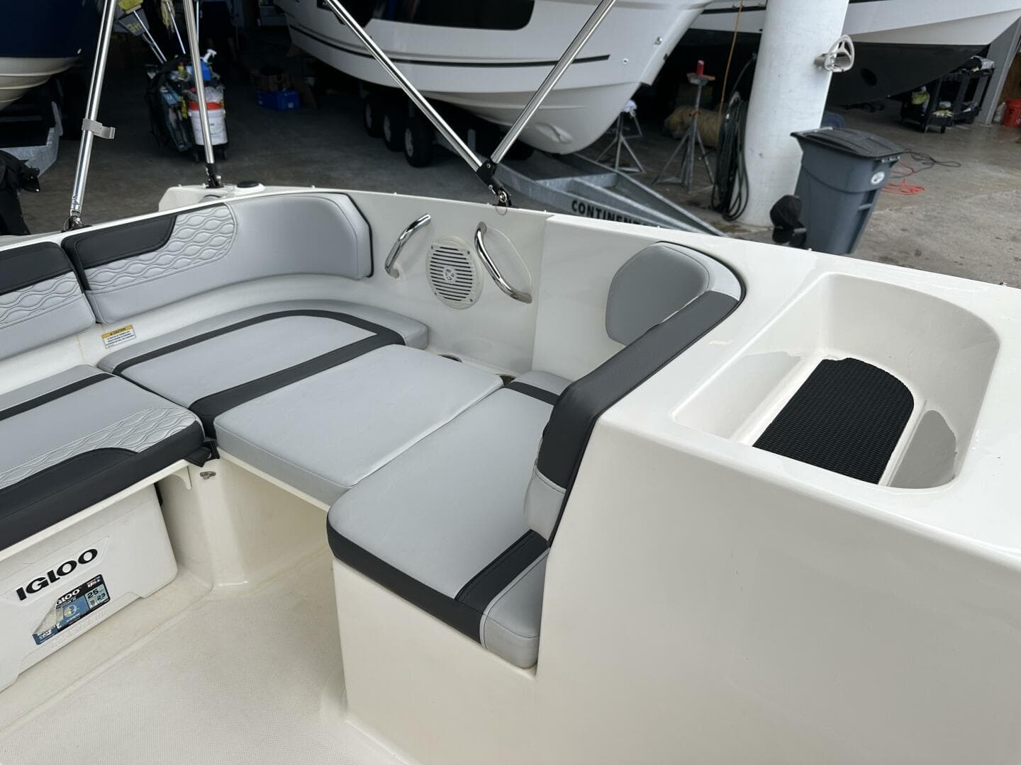2023 Bayliner M17 — photo 20