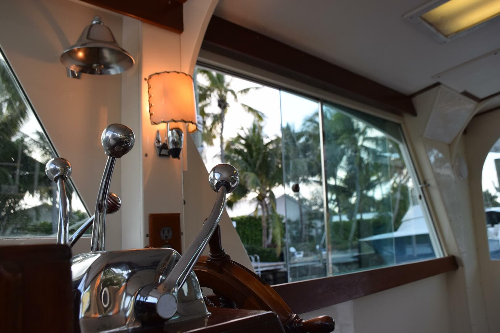 1982 Whiticar Flybridge Convertible — photo 11