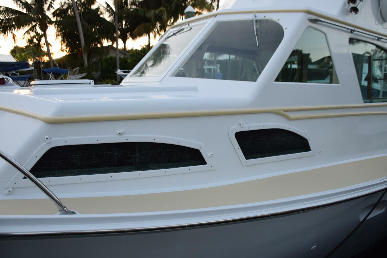 1982 Whiticar Flybridge Convertible — photo 3