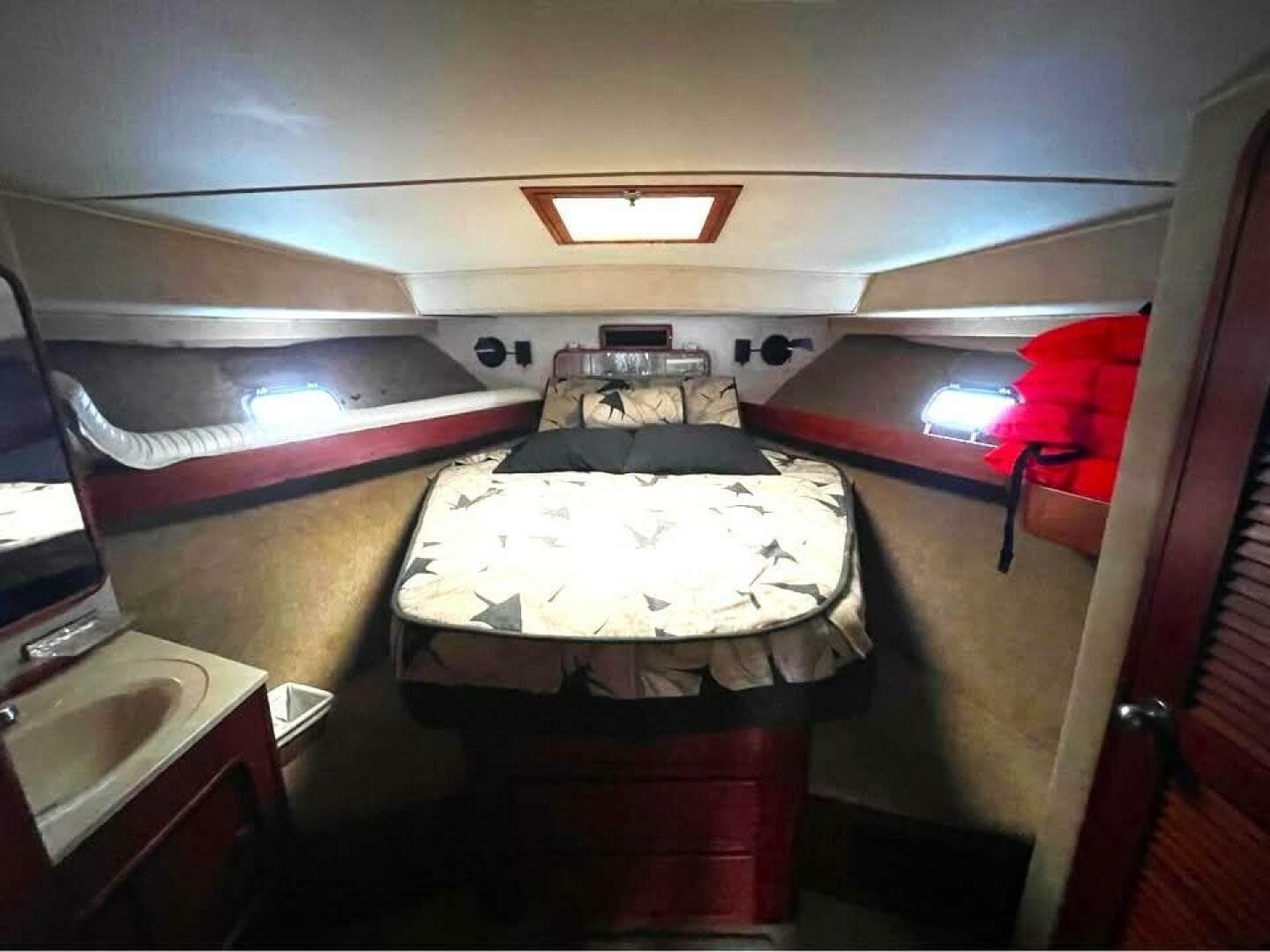 1986 Chris-Craft 422 Commander — photo 17