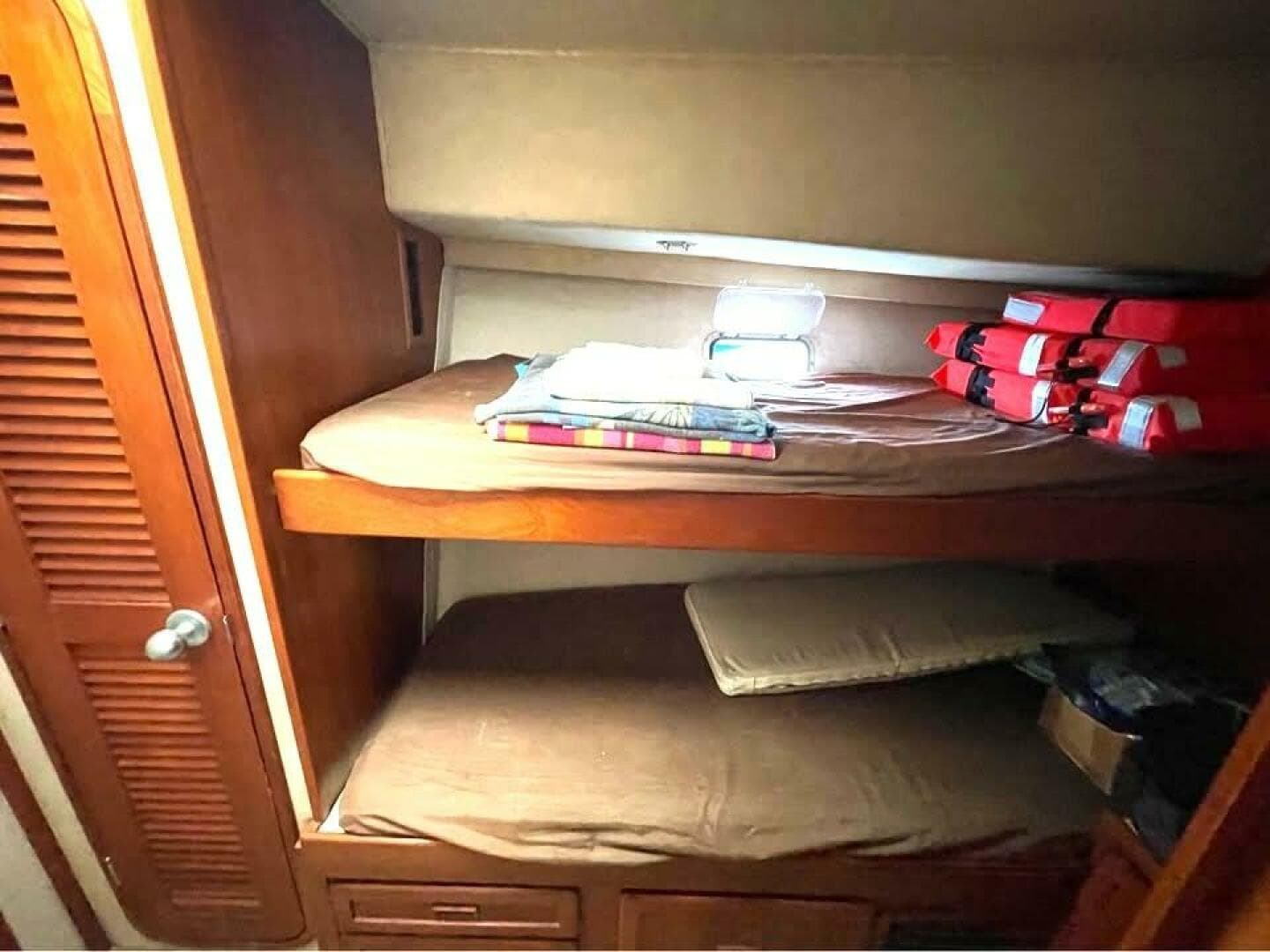 1986 Chris-Craft 422 Commander — photo 15