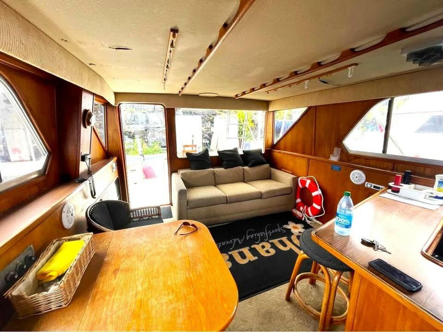 1986 Chris-Craft 422 Commander — photo 12