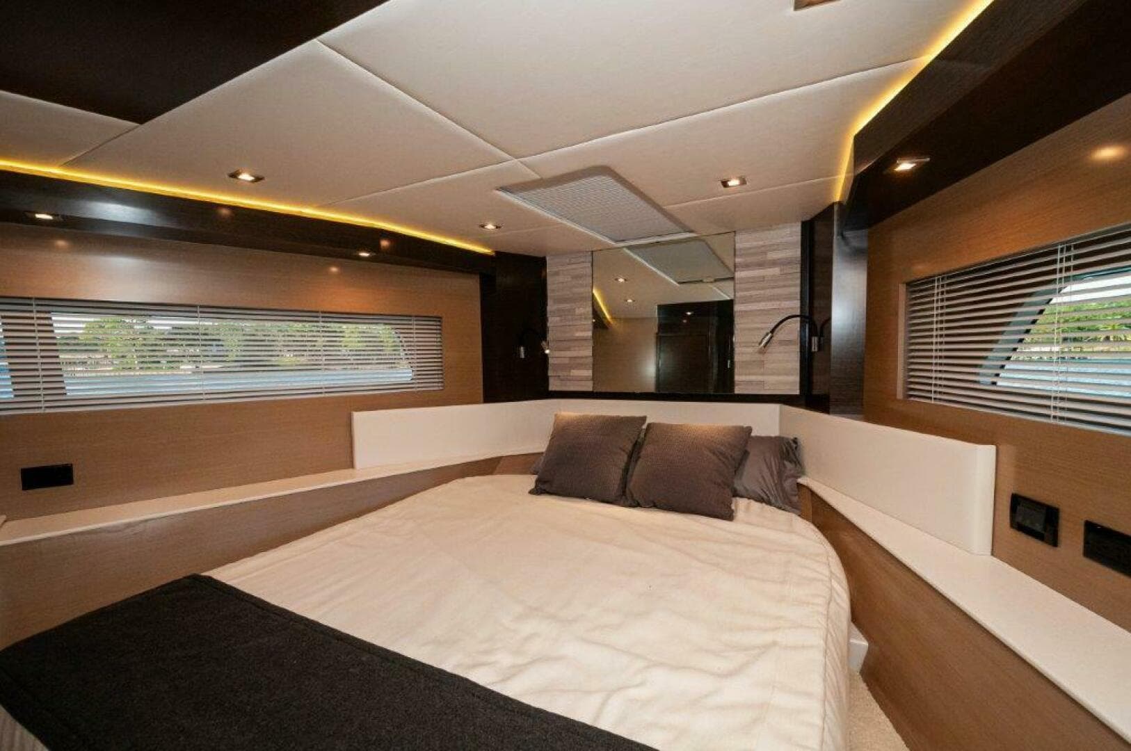 2019 Cruisers Yachts 60 Cantius — photo 26