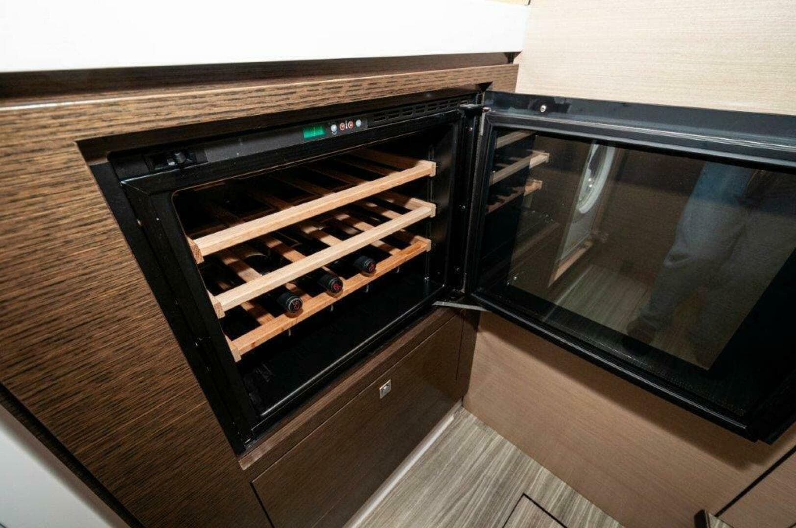 2019 Cruisers Yachts 60 Cantius — photo 11