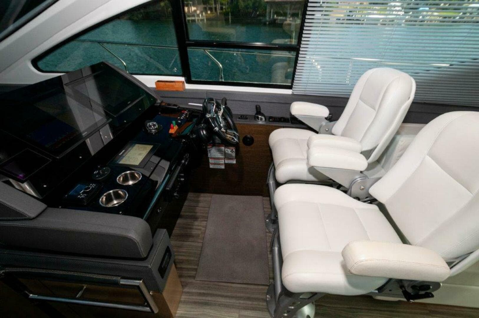 2019 Cruisers Yachts 60 Cantius — photo 4