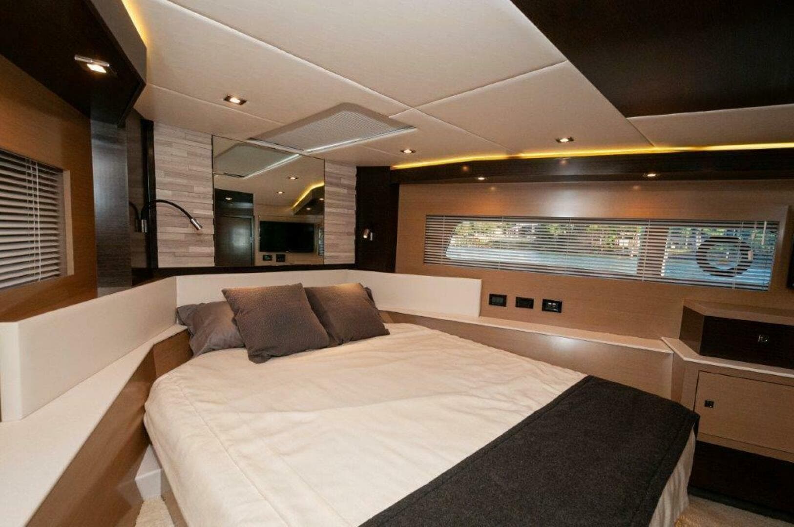 2019 Cruisers Yachts 60 Cantius — photo 28