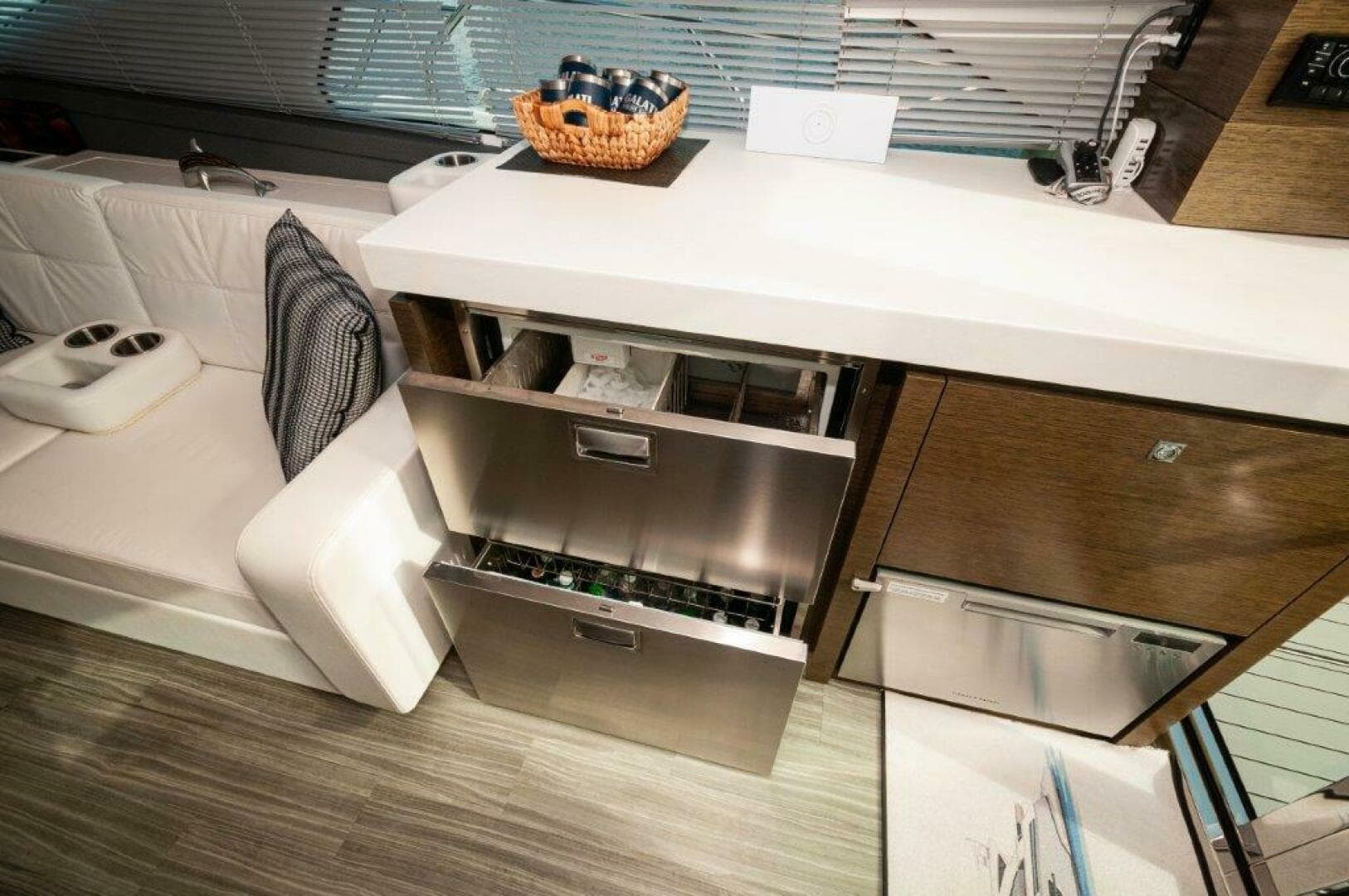 2019 Cruisers Yachts 60 Cantius — photo 10