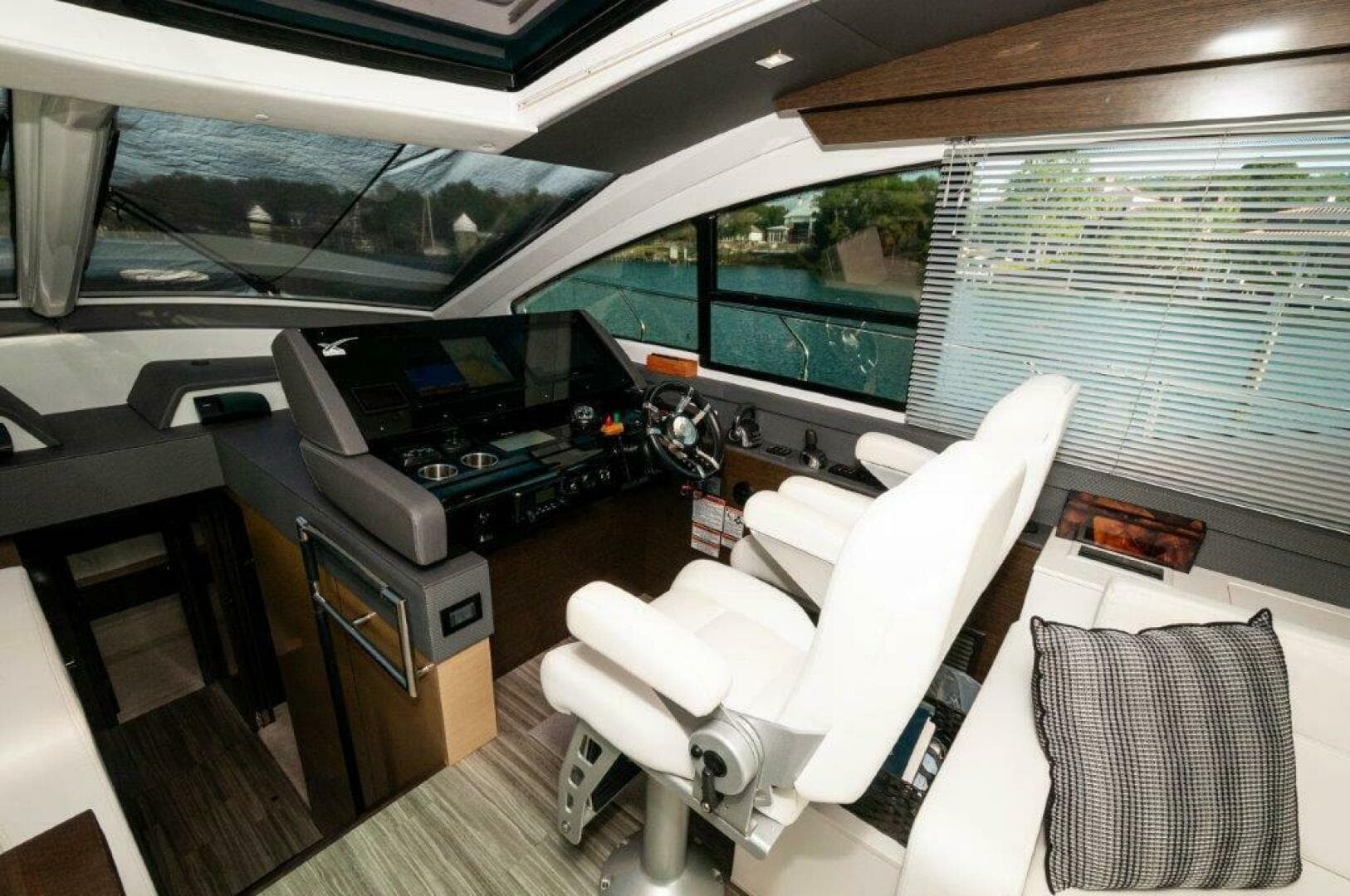 2019 Cruisers Yachts 60 Cantius — photo 39