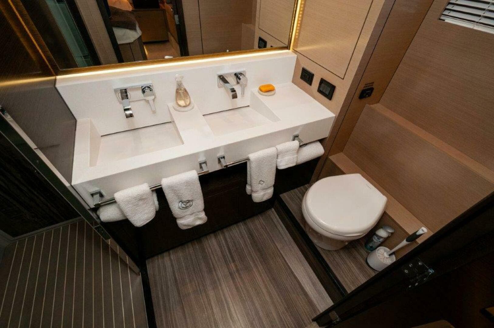 2019 Cruisers Yachts 60 Cantius — photo 24