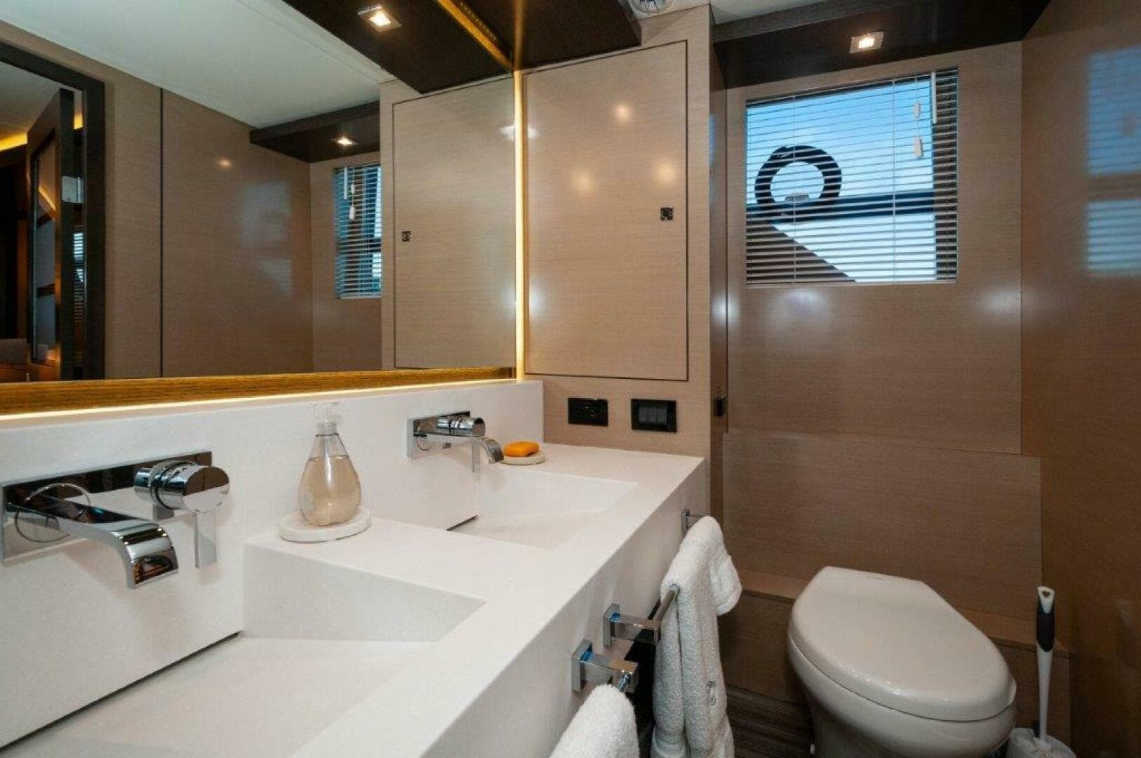 2019 Cruisers Yachts 60 Cantius — photo 23