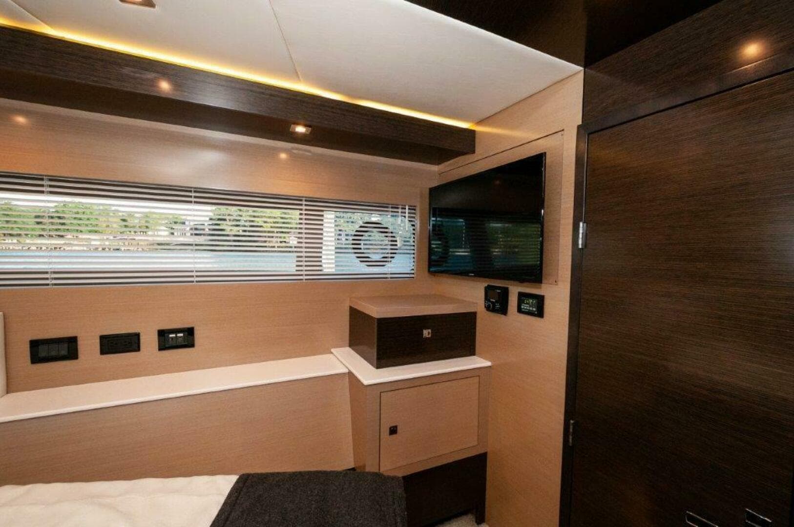 2019 Cruisers Yachts 60 Cantius — photo 27