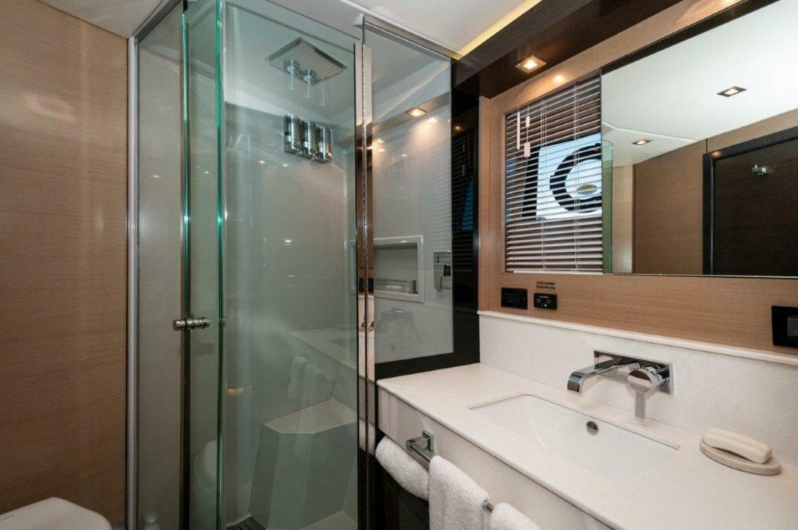 2019 Cruisers Yachts 60 Cantius — photo 30