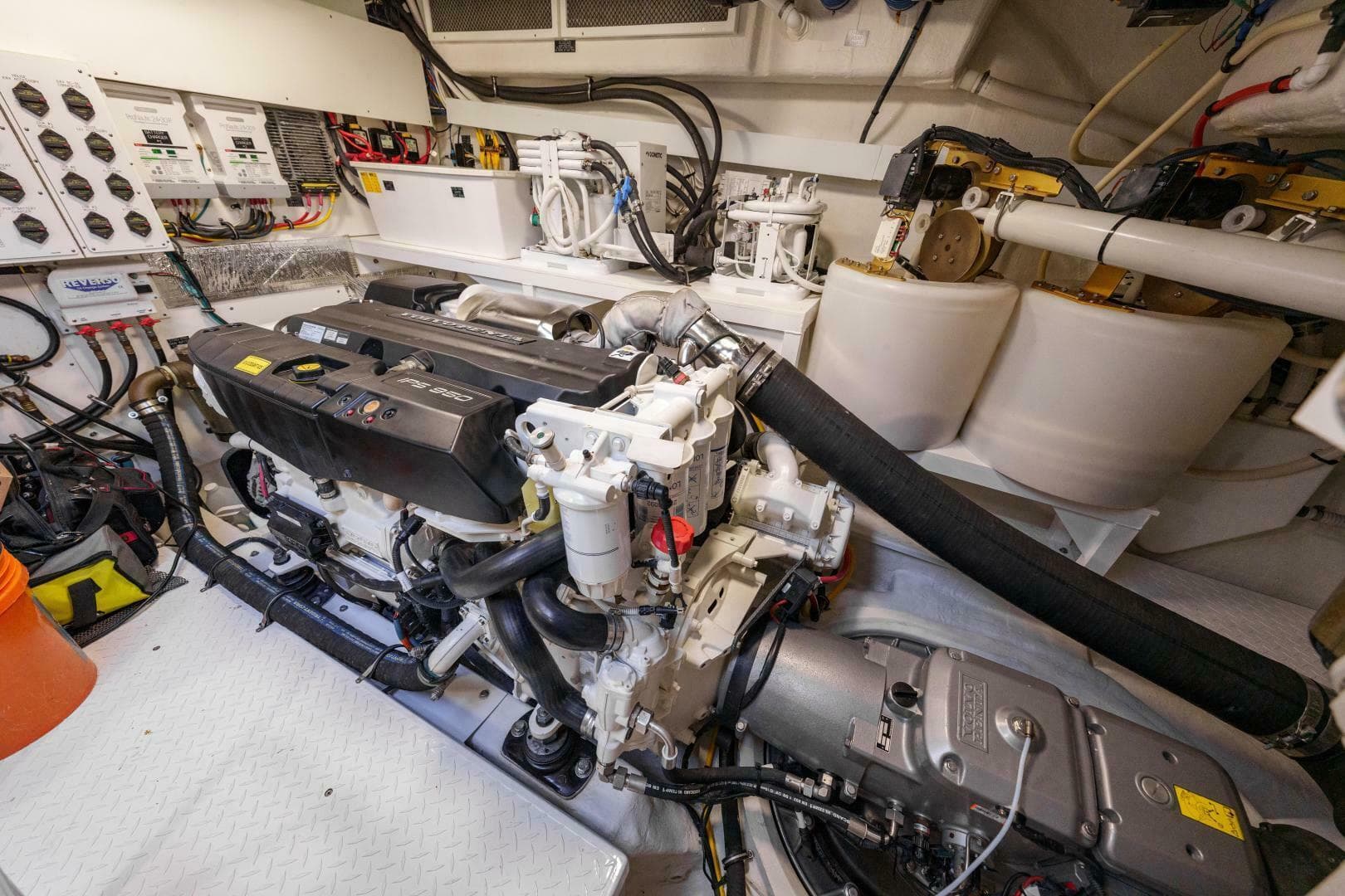 2019 Cruisers Yachts 60 Cantius — photo 54