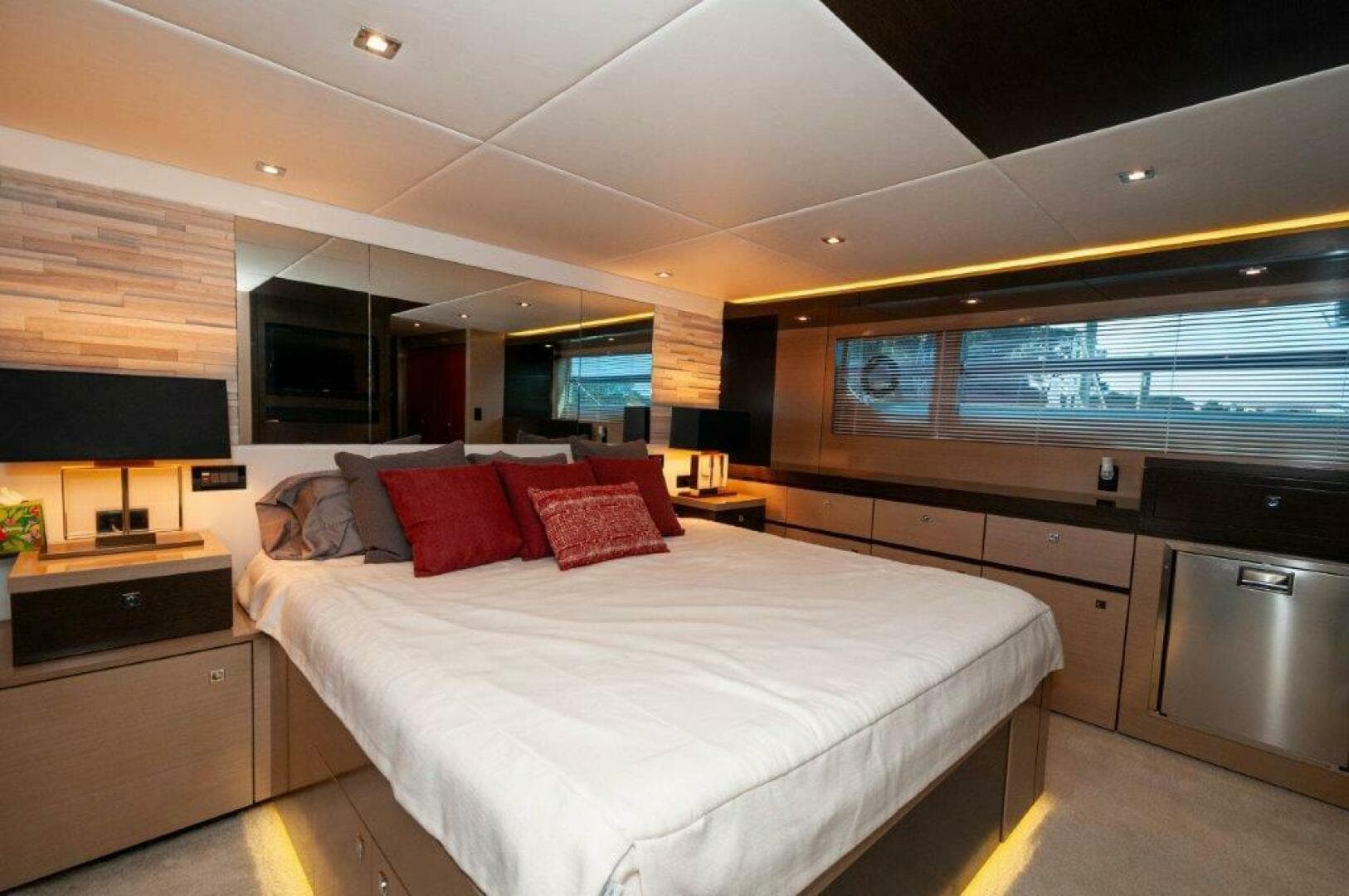 2019 Cruisers Yachts 60 Cantius — photo 46