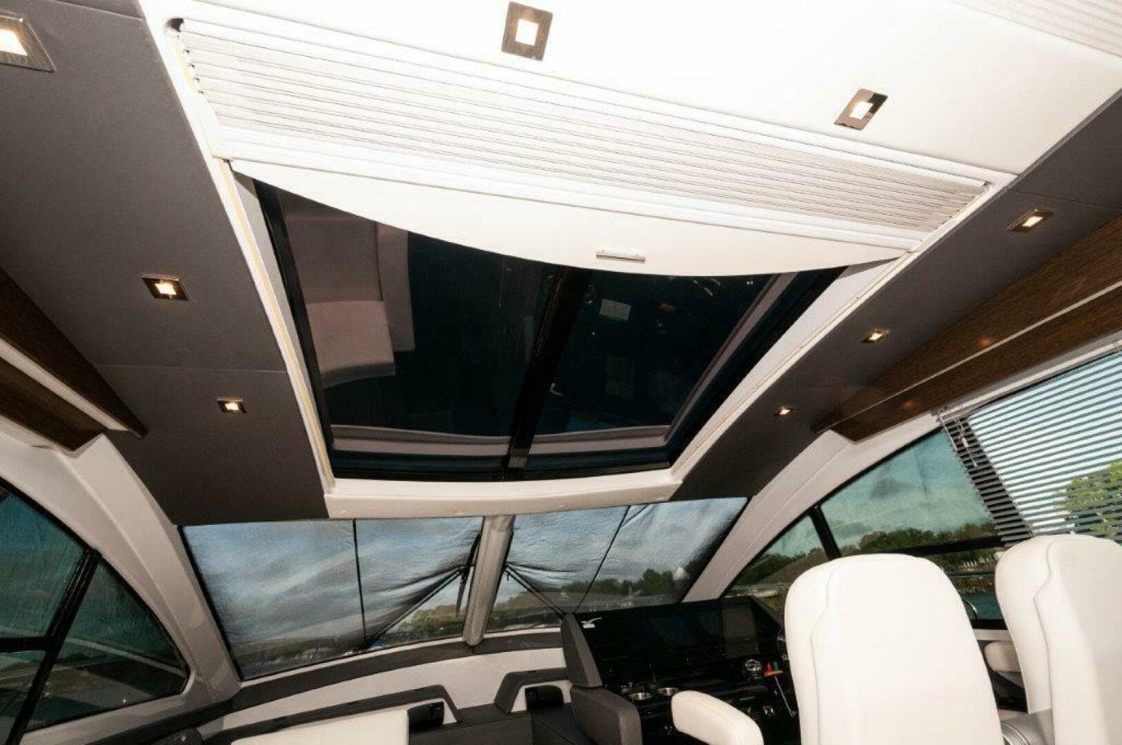 2019 Cruisers Yachts 60 Cantius — photo 13