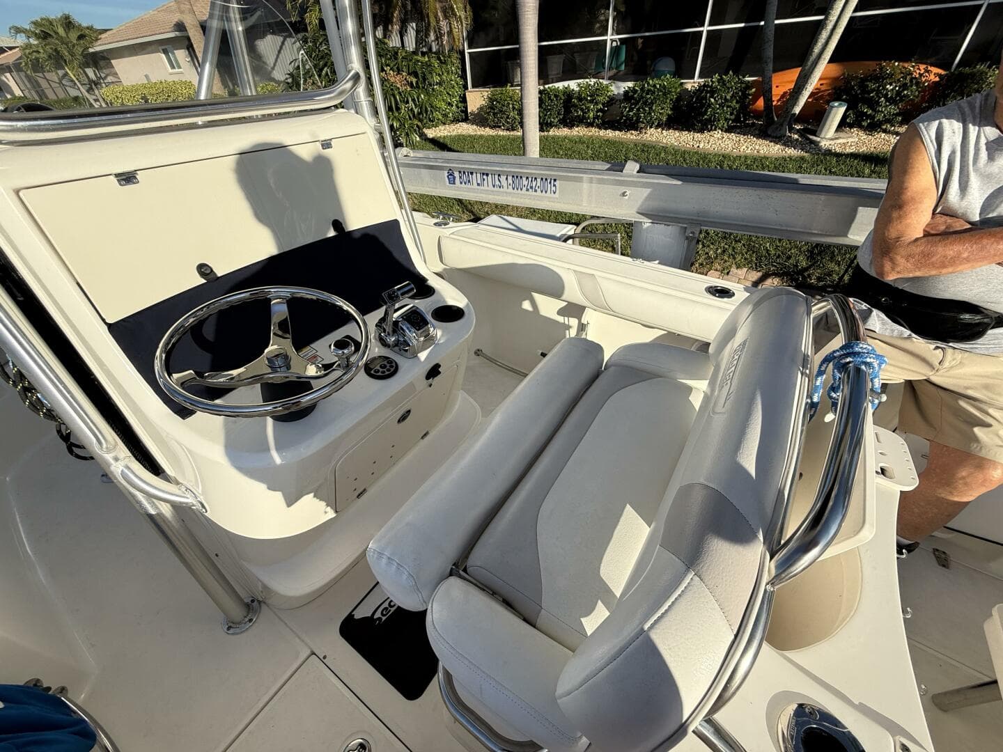2006 Boston Whaler 240 Outrage — photo 7