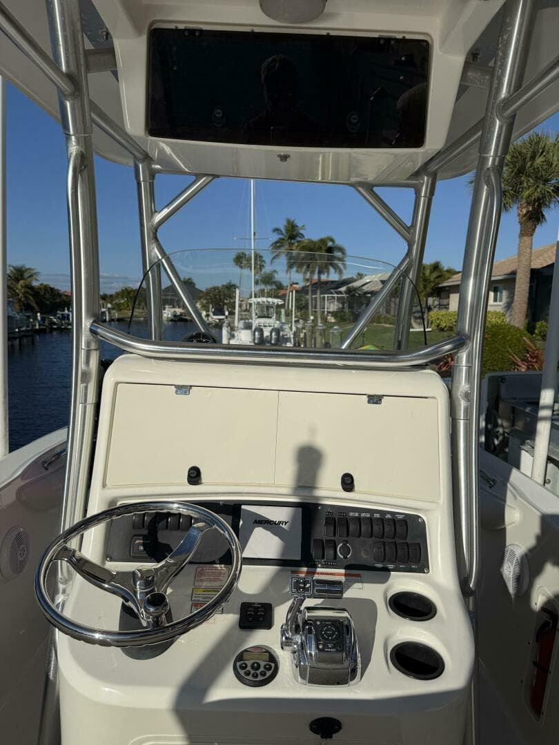 2006 Boston Whaler 240 Outrage — photo 8