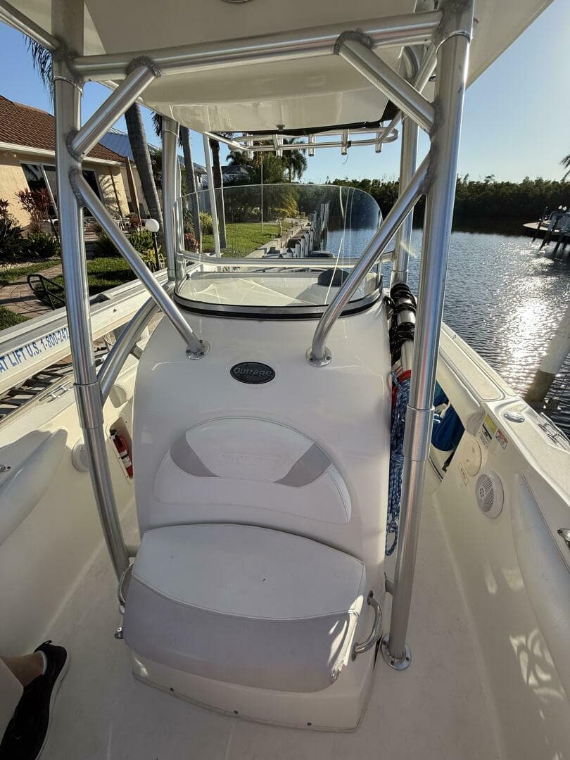 2006 Boston Whaler 240 Outrage — photo 6