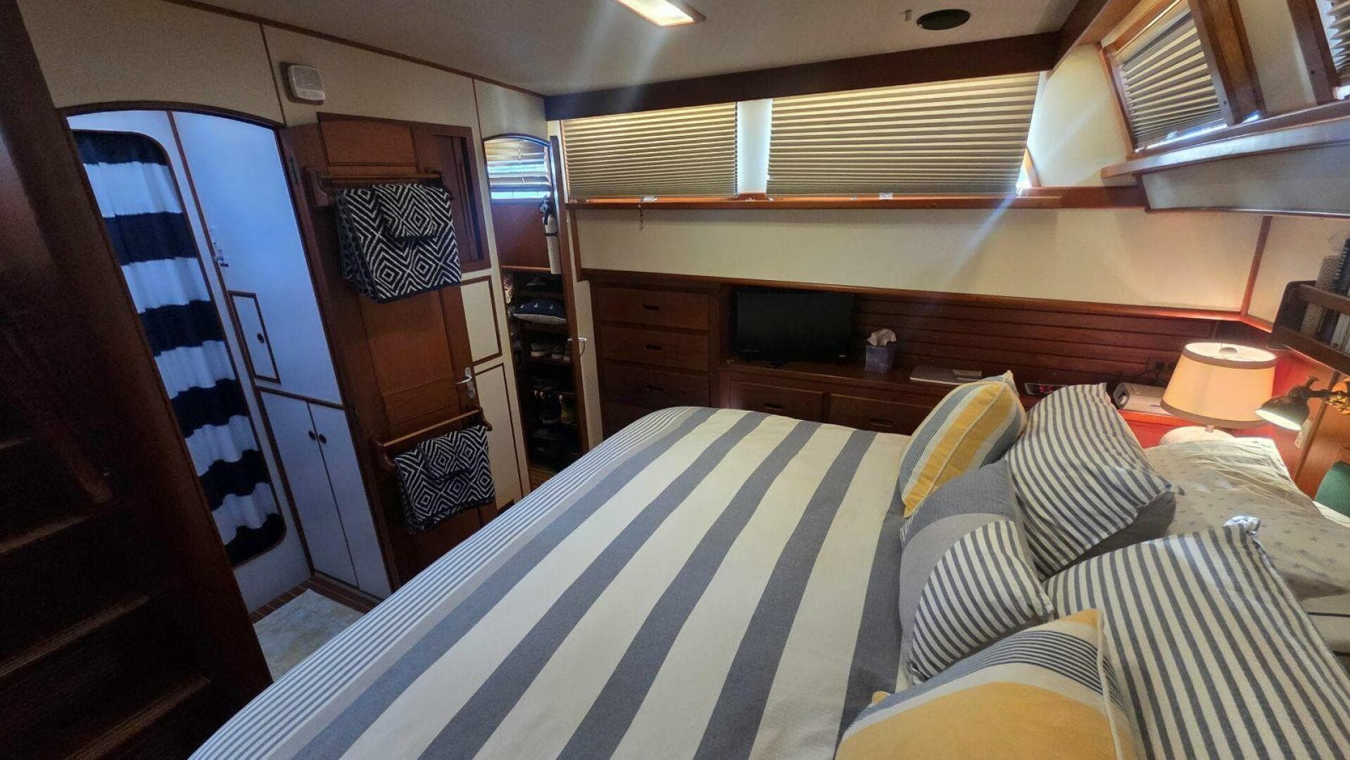 1997 Grand Banks 49 Classic — photo 61