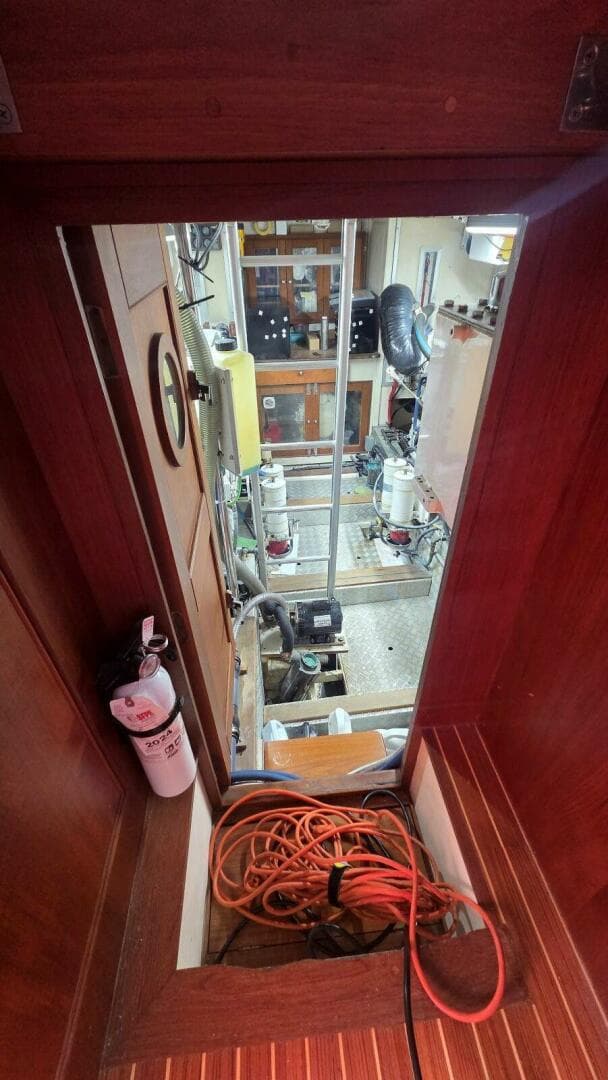 1997 Grand Banks 49 Classic — photo 54