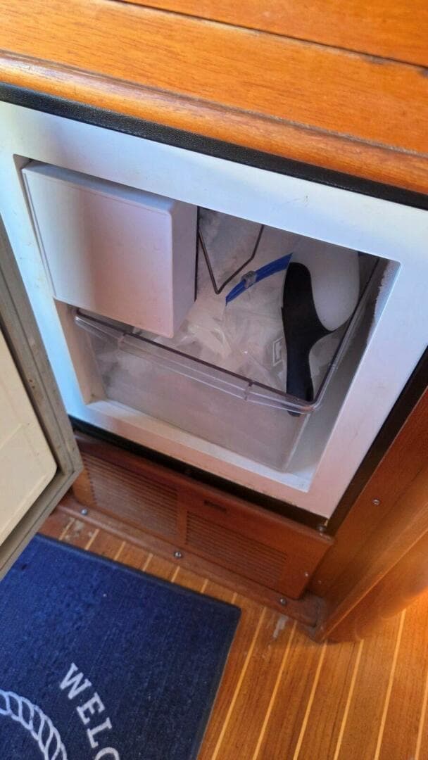 1997 Grand Banks 49 Classic — photo 57