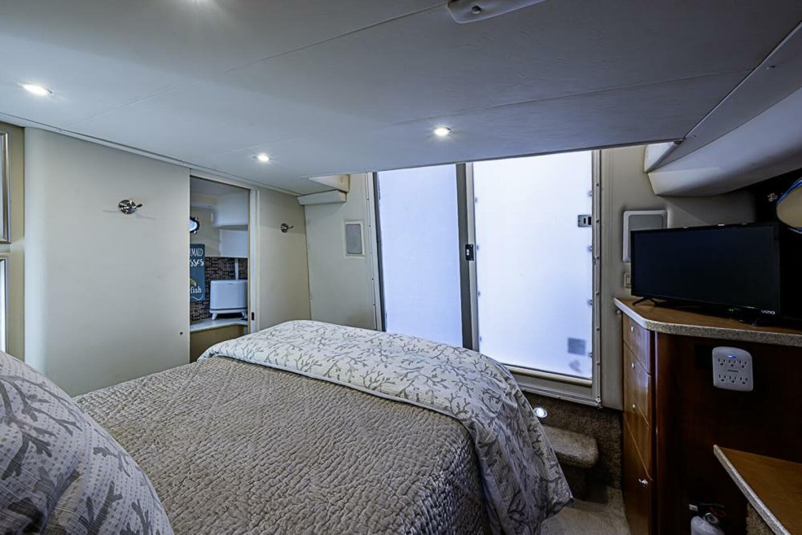 2000 Silverton 442 Cockpit — photo 23