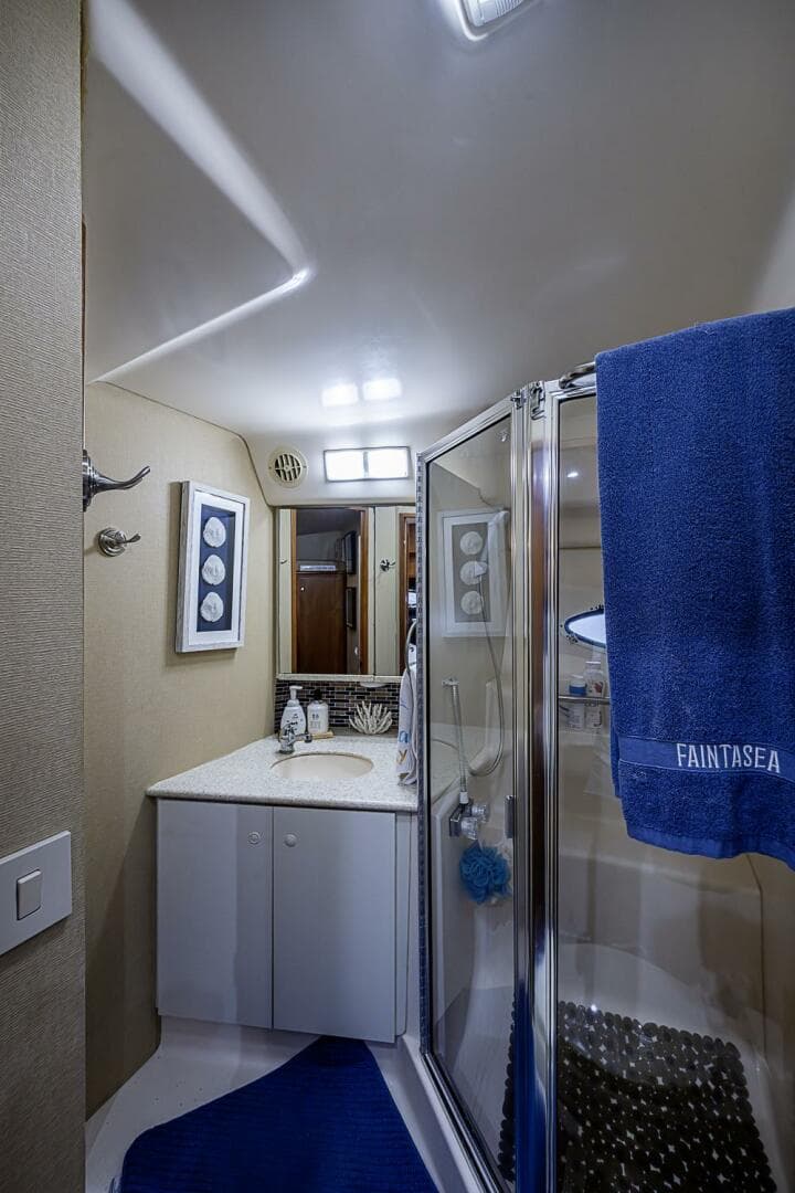 2000 Silverton 442 Cockpit — photo 27