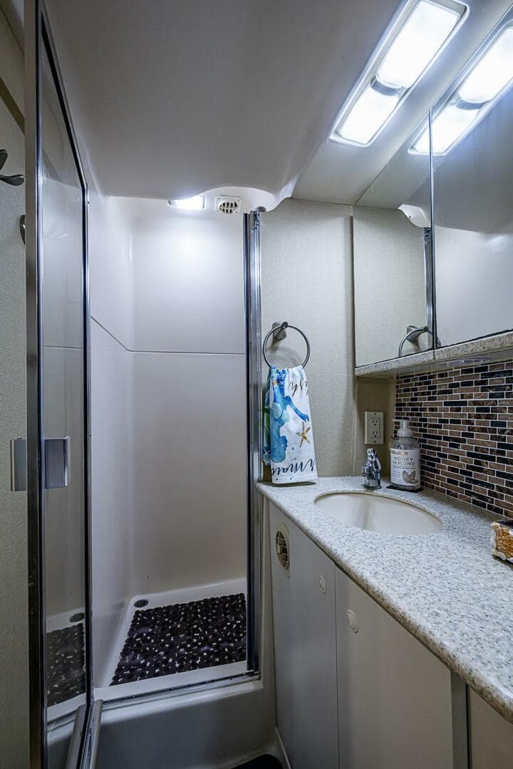 2000 Silverton 442 Cockpit — photo 25