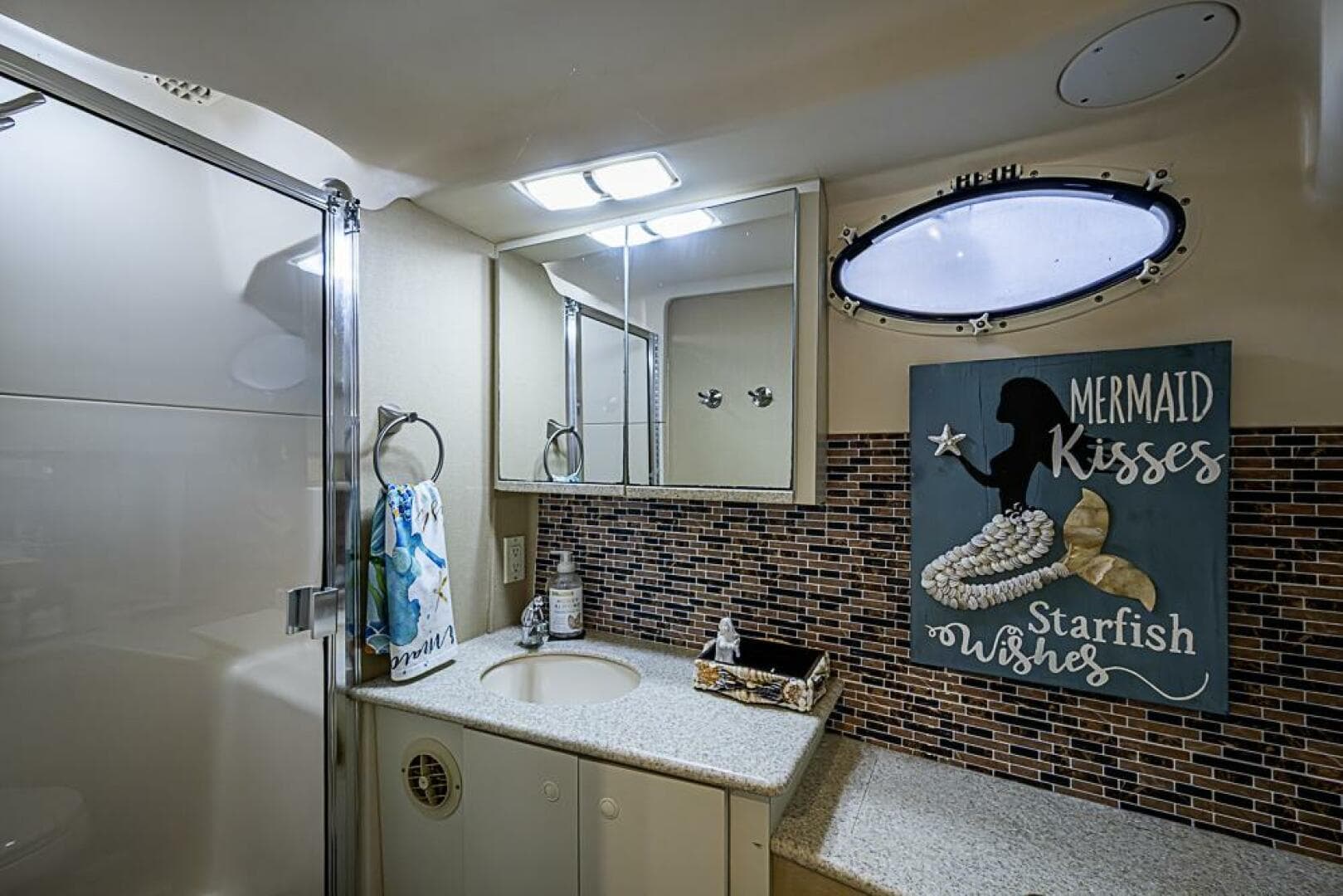 2000 Silverton 442 Cockpit — photo 24