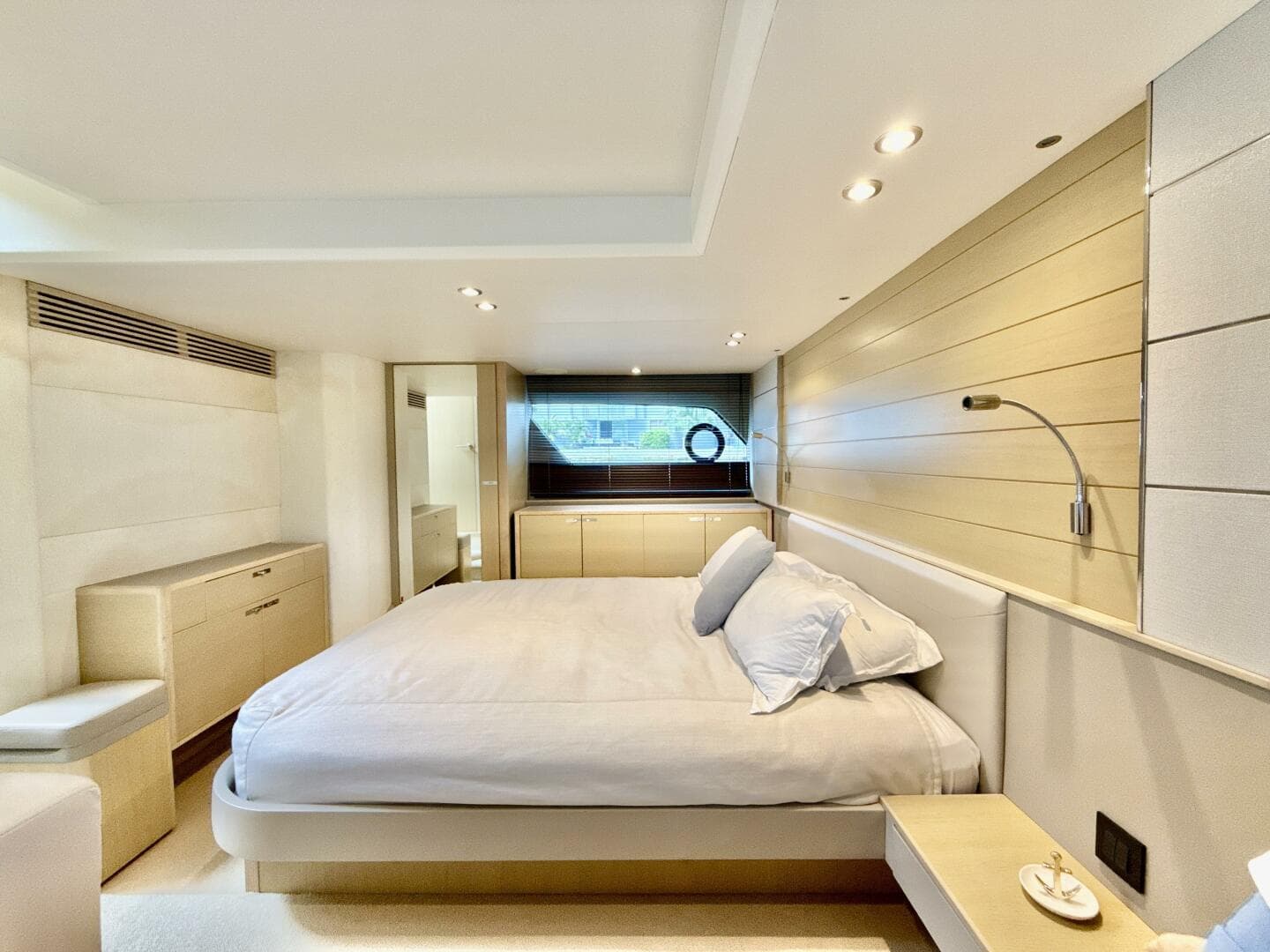 2017 Princess V58 — photo 25