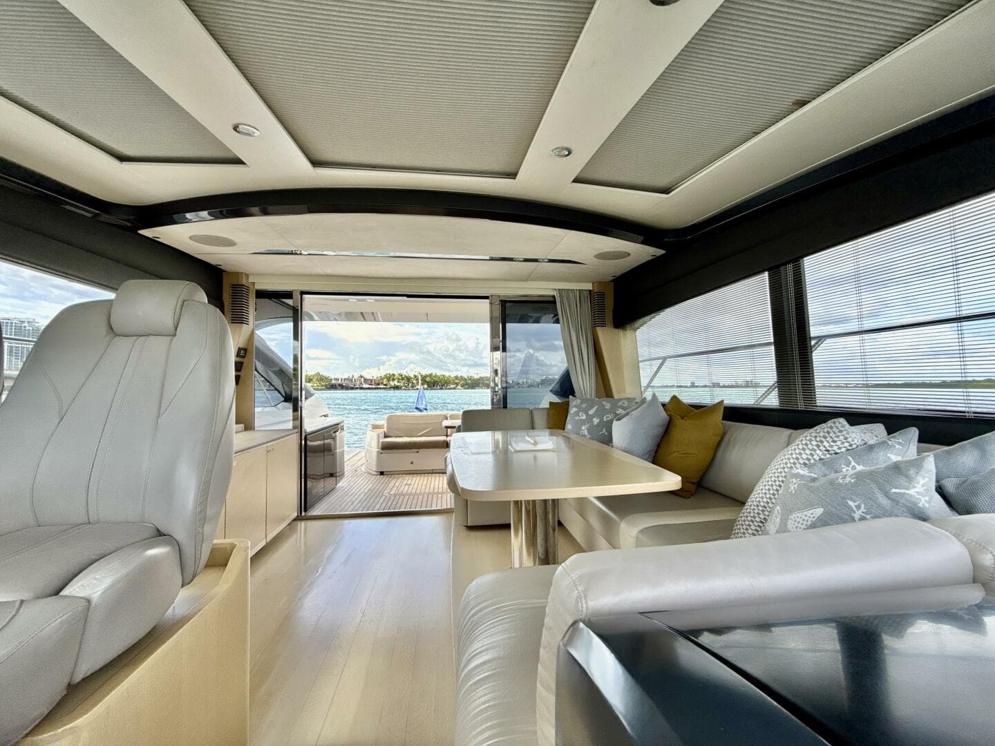 2017 Princess V58 — photo 10