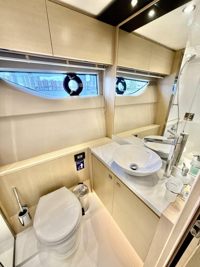 2017 Princess V58 — photo 31