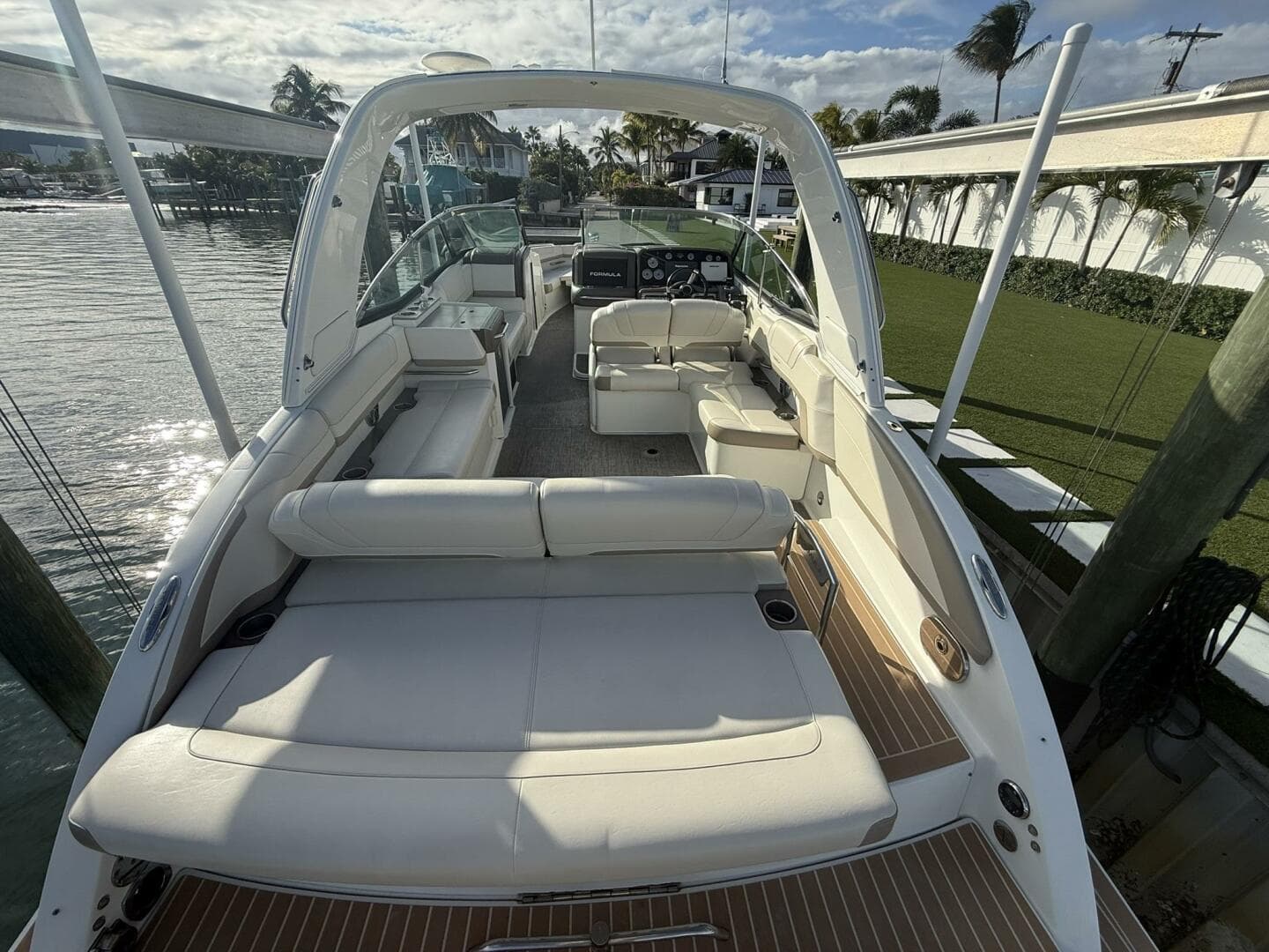 2016 Formula 330 Crossover Bowrider — photo 22