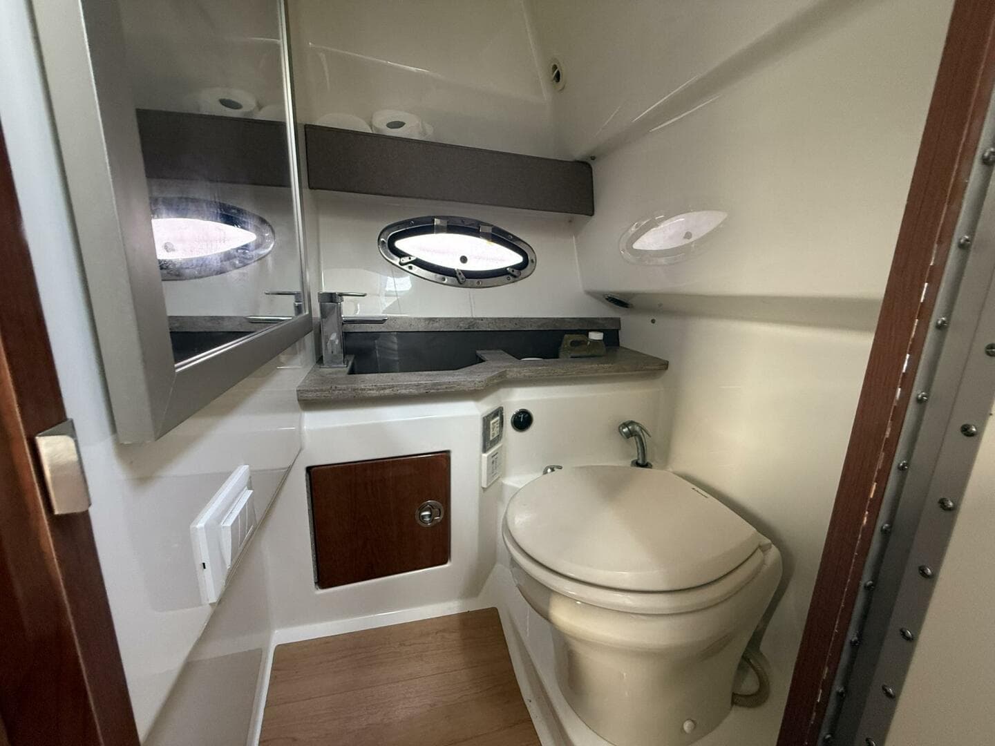 2016 Formula 330 Crossover Bowrider — photo 20