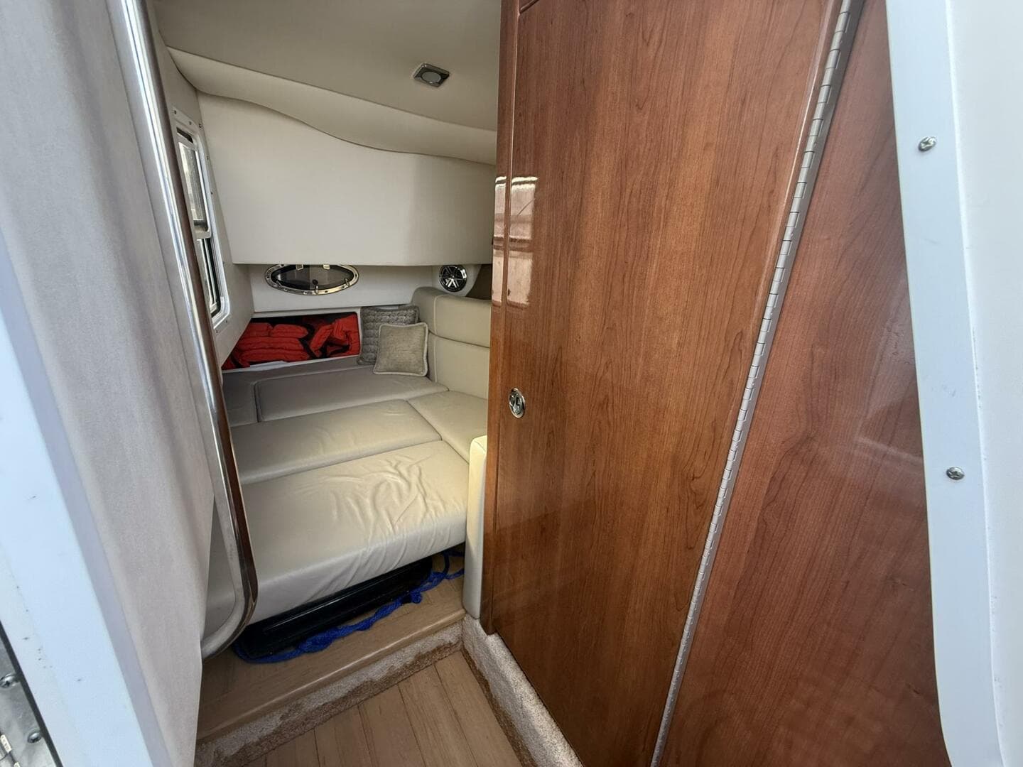 2016 Formula 330 Crossover Bowrider — photo 18