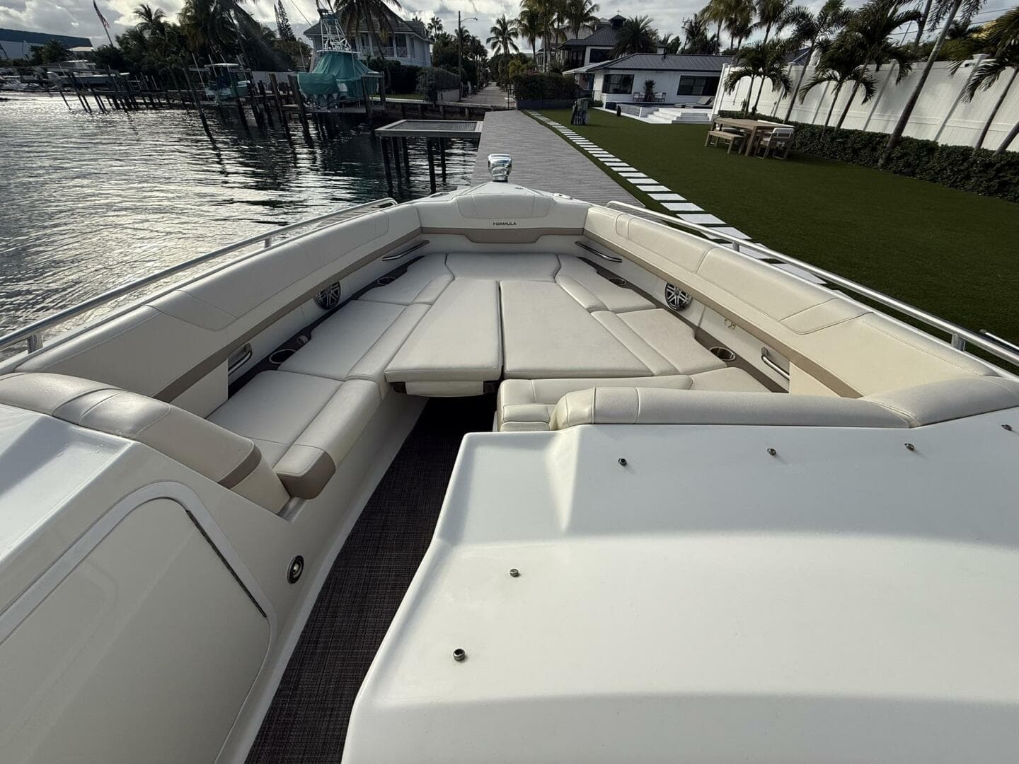 2016 Formula 330 Crossover Bowrider — photo 5